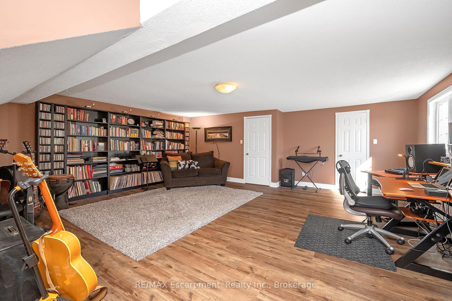 Photo 27 of 22 Waterford Crescent, Hamilton, Stoney Creek — HOMEH