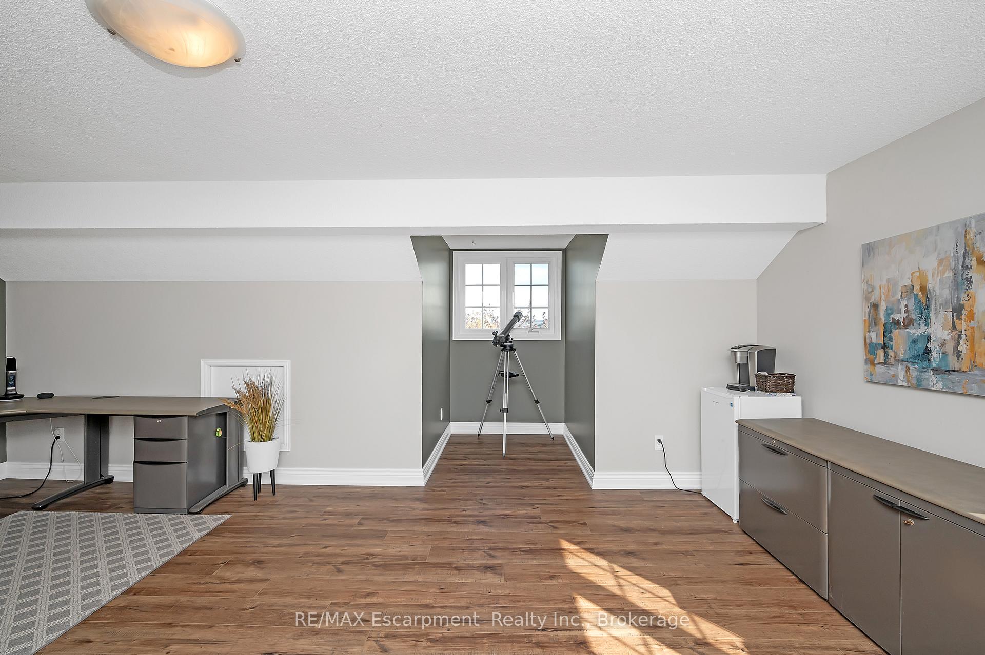Photo 29 of 22 Waterford Crescent, Hamilton, Stoney Creek — HOMEH
