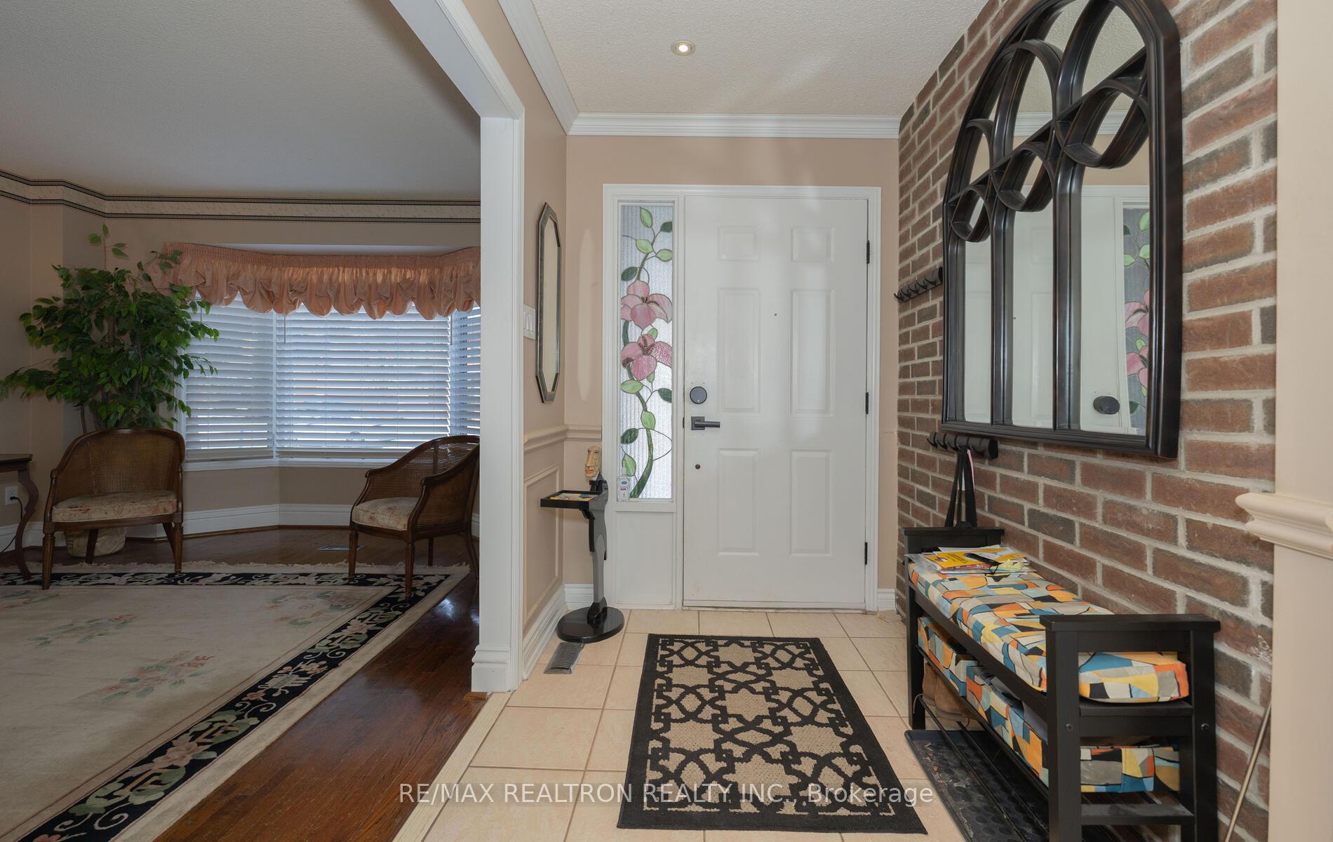 Photo 3 of 233 Spring Gate Boulevard, Vaughan, Crestwood-Springfarm-Yorkhill — HOMEH