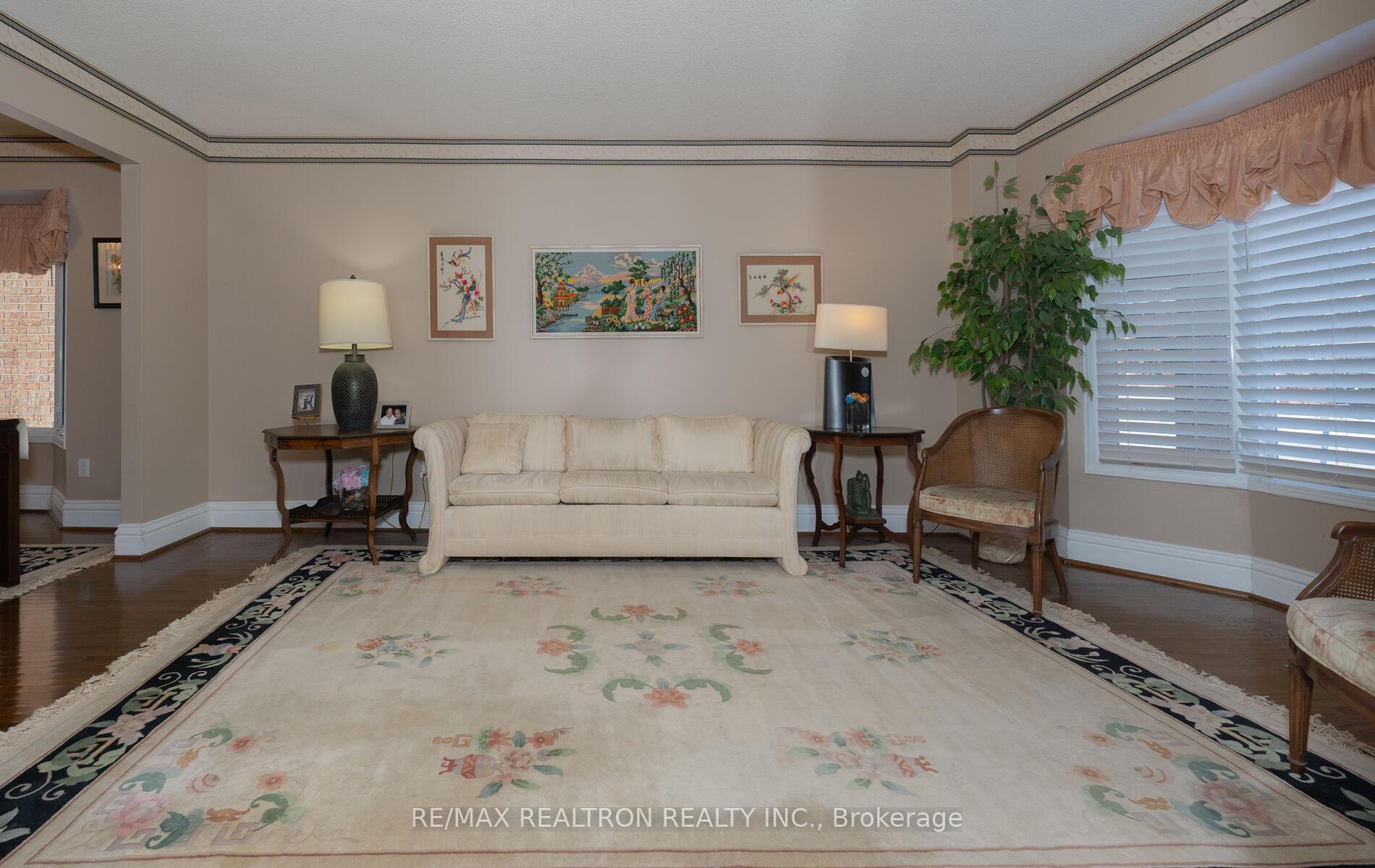 Photo 5 of 233 Spring Gate Boulevard, Vaughan, Crestwood-Springfarm-Yorkhill — HOMEH
