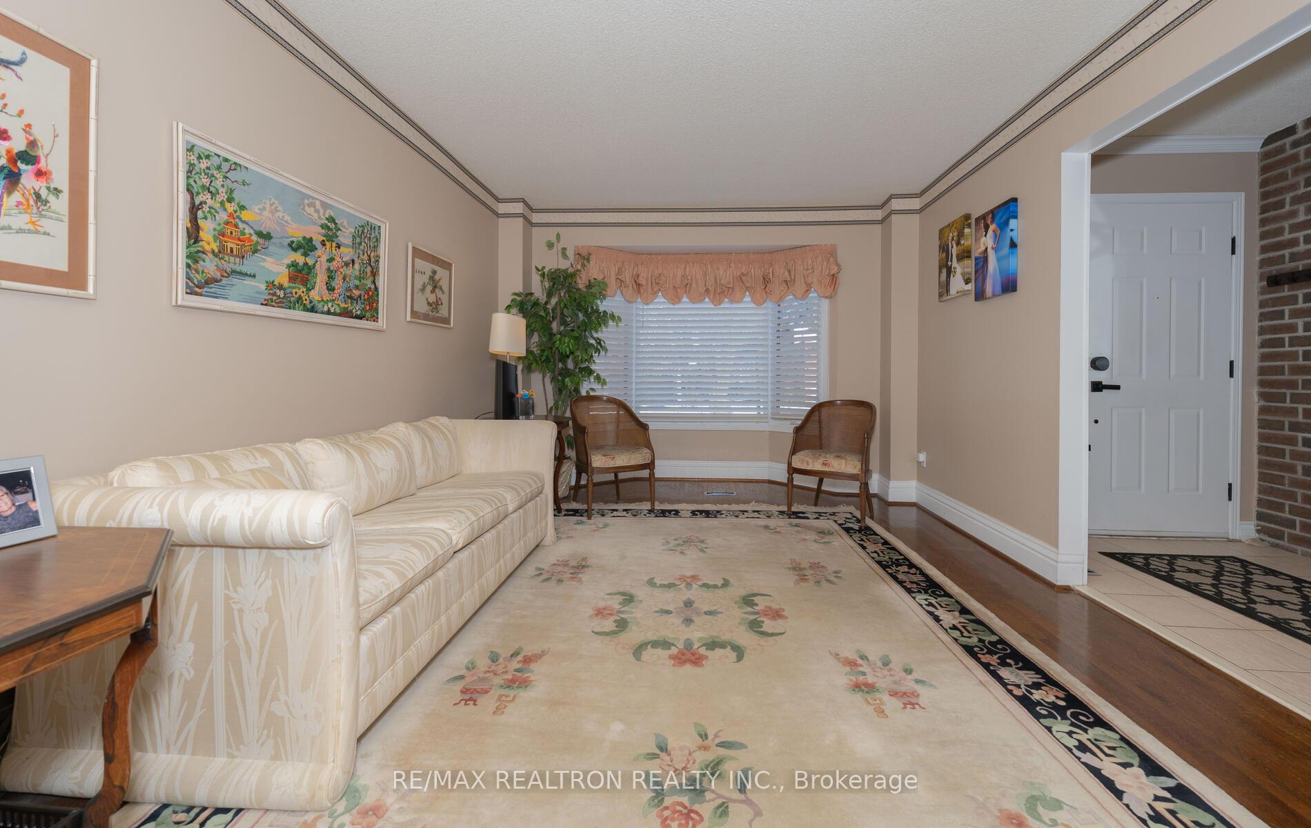 Photo 6 of 233 Spring Gate Boulevard, Vaughan, Crestwood-Springfarm-Yorkhill — HOMEH
