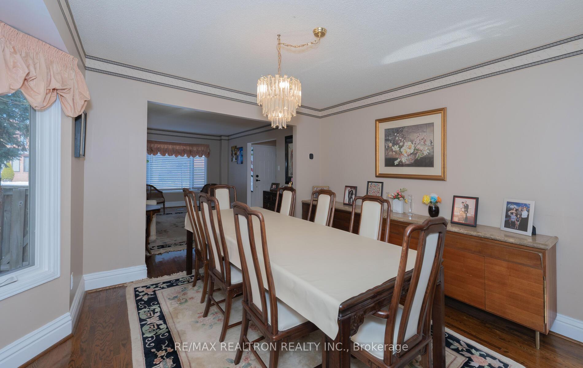 Photo 8 of 233 Spring Gate Boulevard, Vaughan, Crestwood-Springfarm-Yorkhill — HOMEH