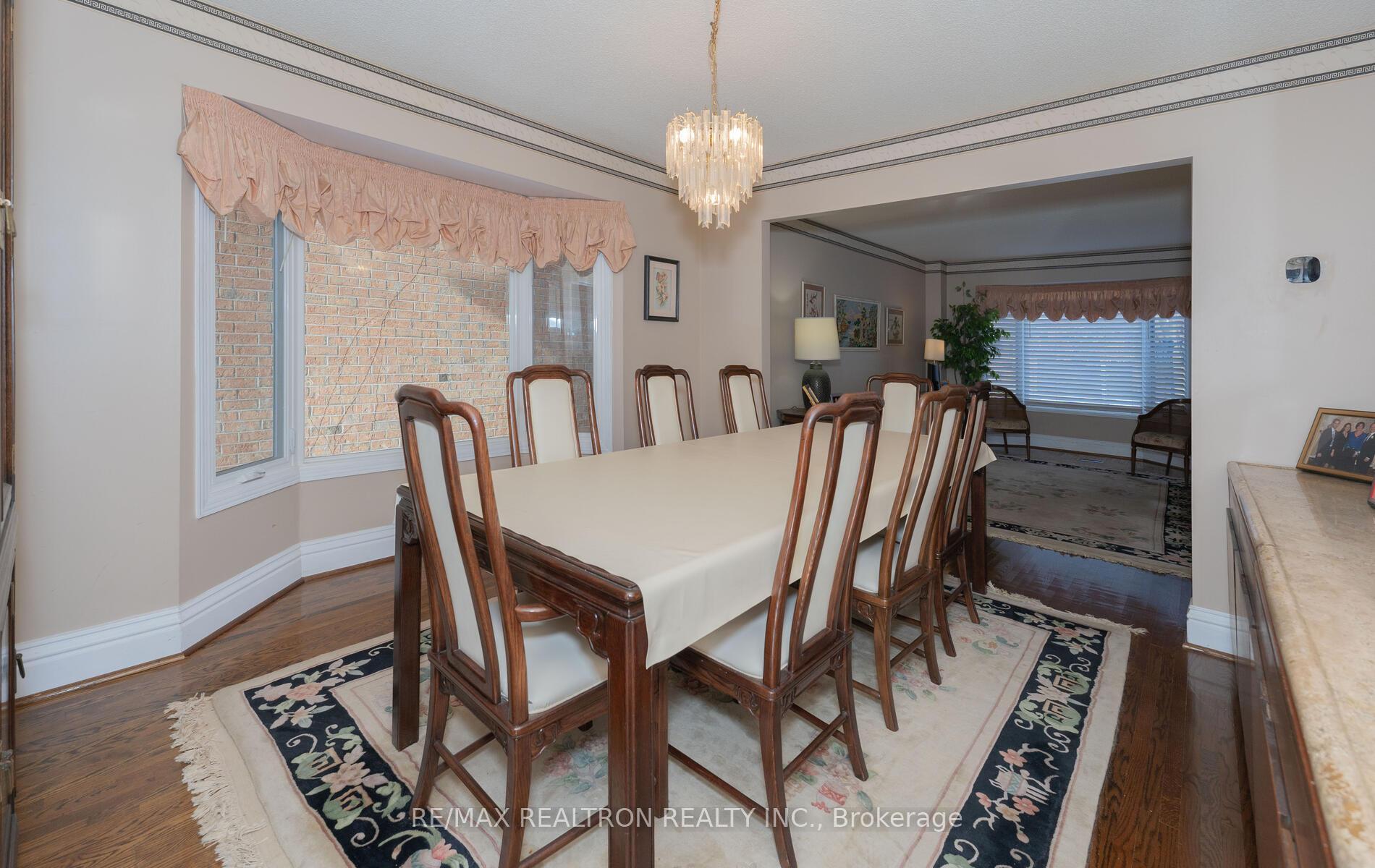 Photo 9 of 233 Spring Gate Boulevard, Vaughan, Crestwood-Springfarm-Yorkhill — HOMEH