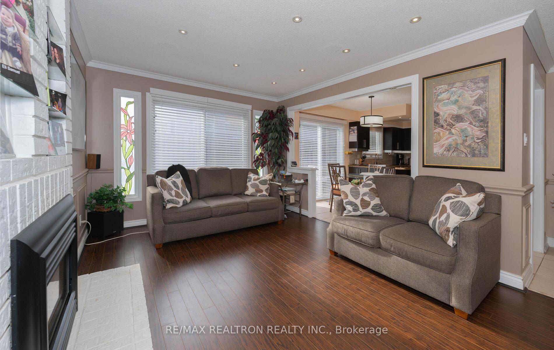 Photo 10 of 233 Spring Gate Boulevard, Vaughan, Crestwood-Springfarm-Yorkhill — HOMEH