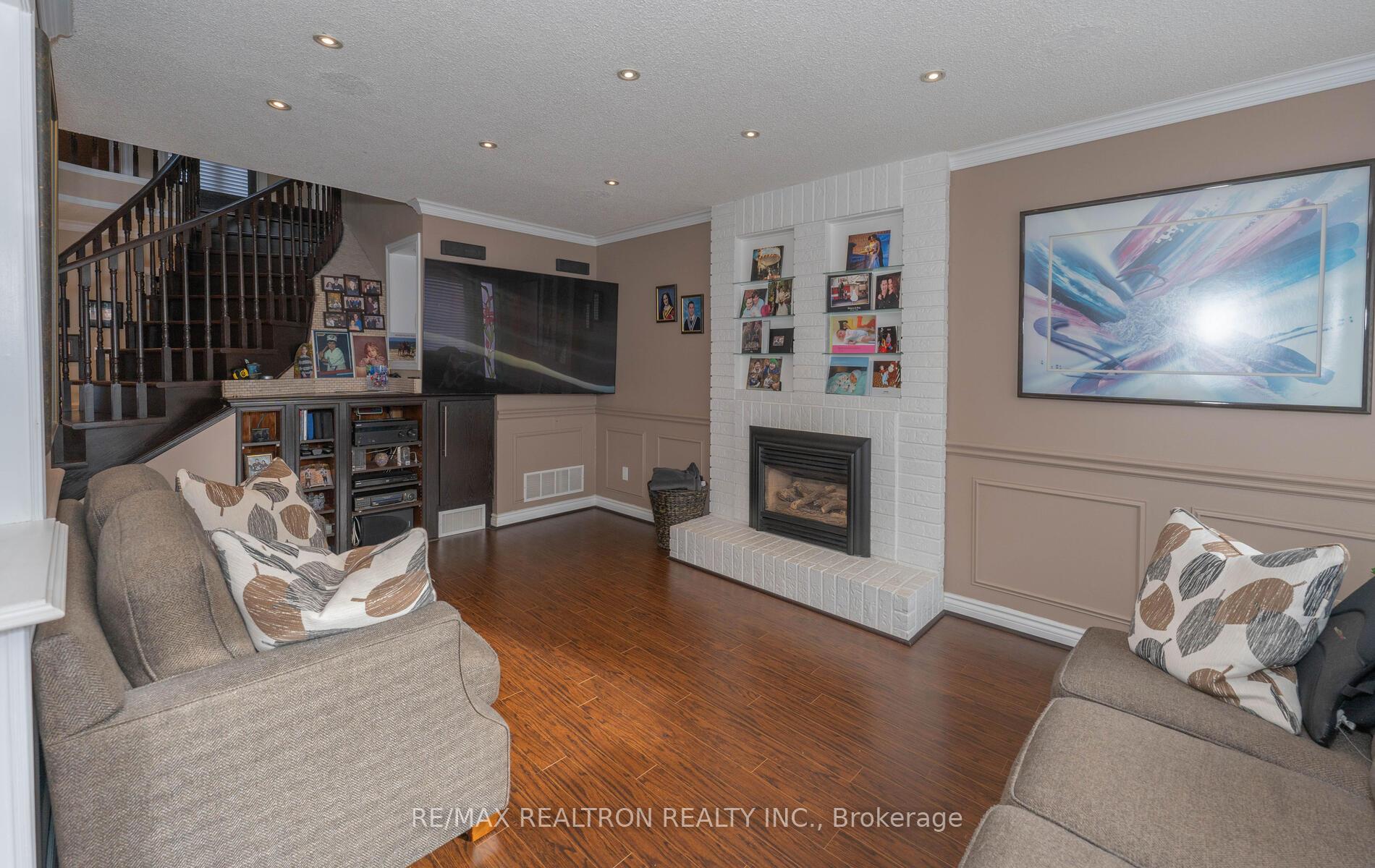 Photo 11 of 233 Spring Gate Boulevard, Vaughan, Crestwood-Springfarm-Yorkhill — HOMEH