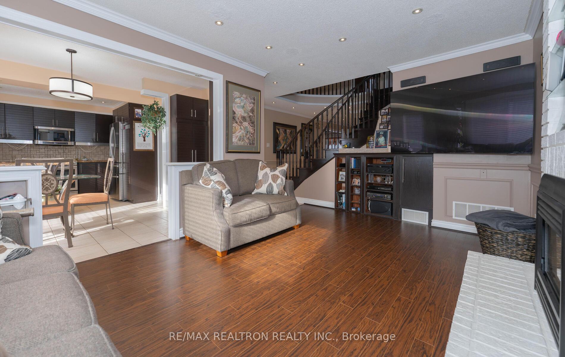 Photo 12 of 233 Spring Gate Boulevard, Vaughan, Crestwood-Springfarm-Yorkhill — HOMEH