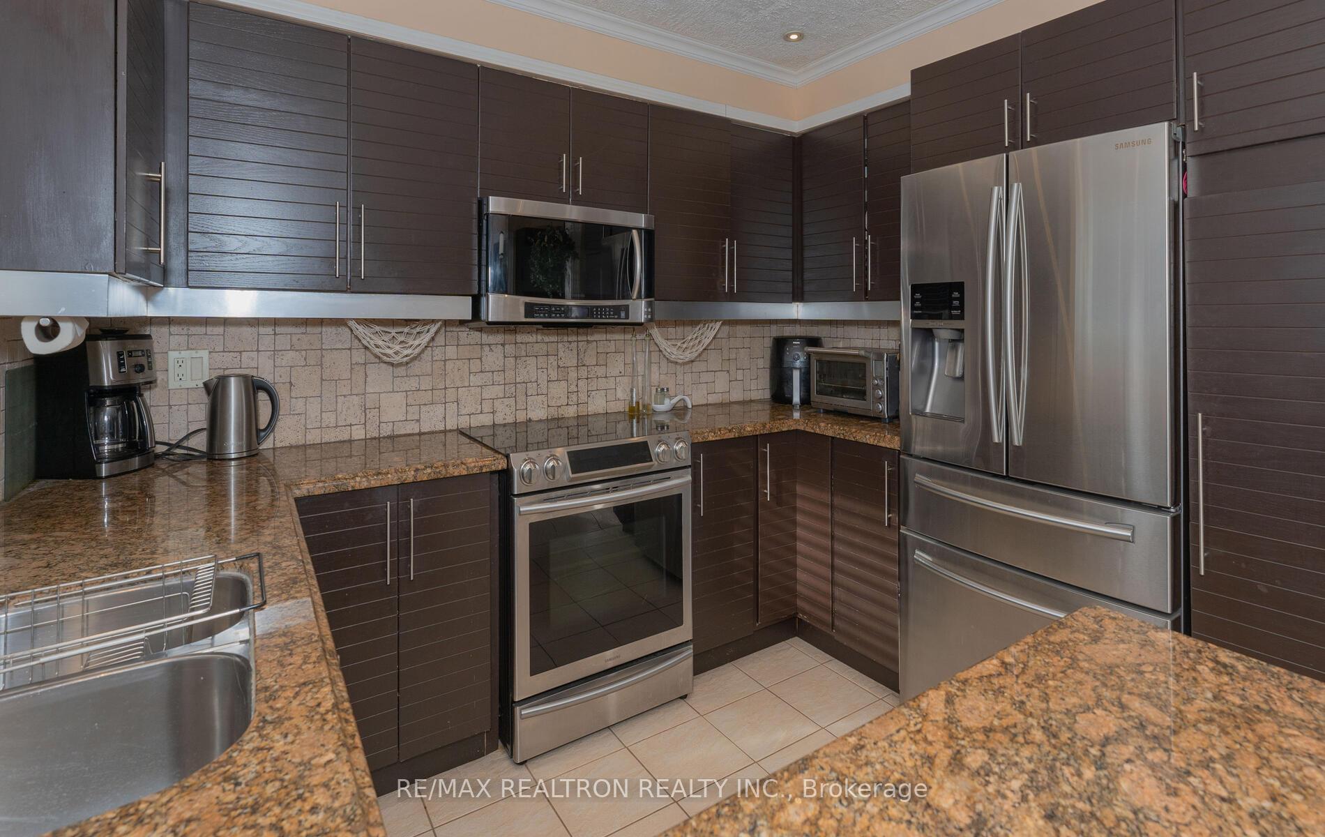 Photo 13 of 233 Spring Gate Boulevard, Vaughan, Crestwood-Springfarm-Yorkhill — HOMEH