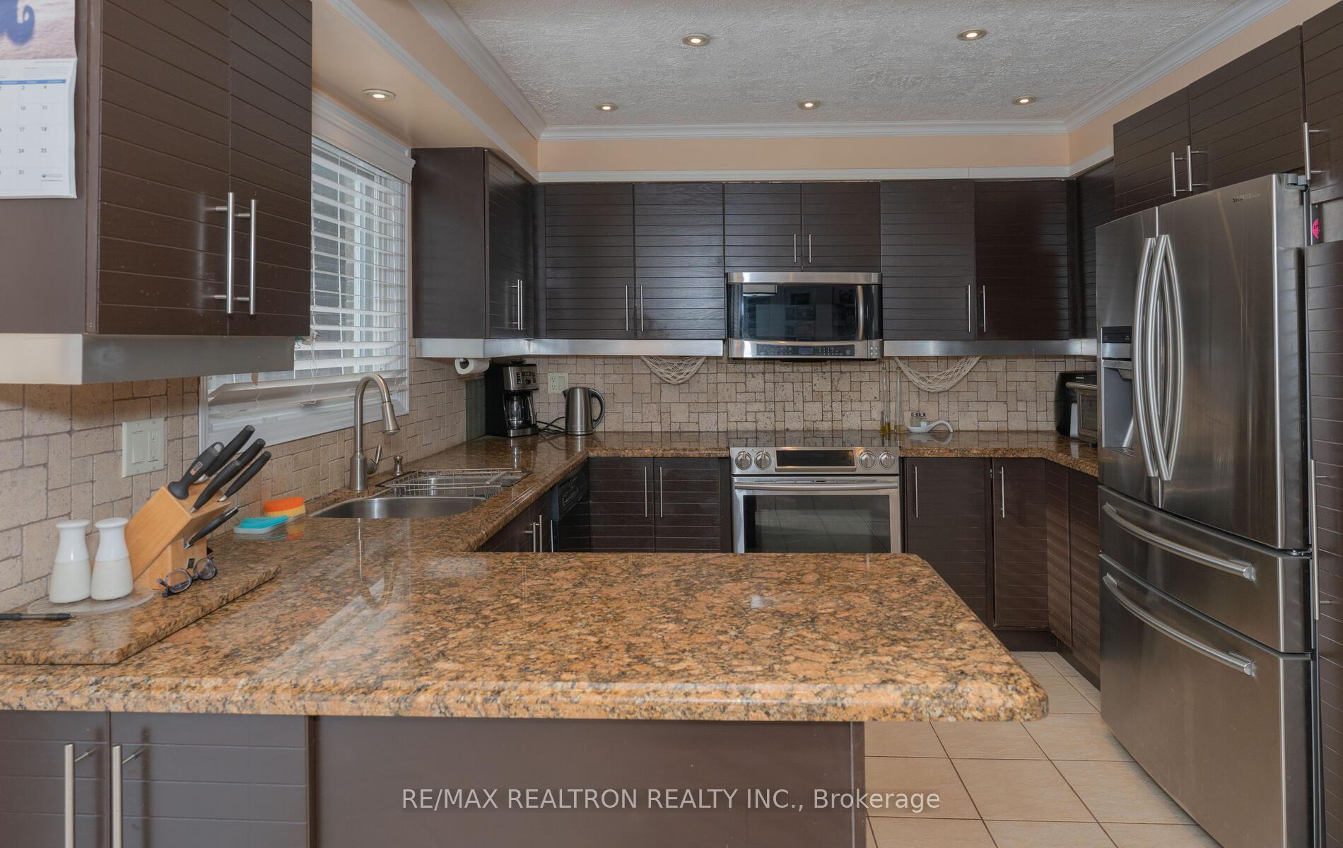 Photo 14 of 233 Spring Gate Boulevard, Vaughan, Crestwood-Springfarm-Yorkhill — HOMEH