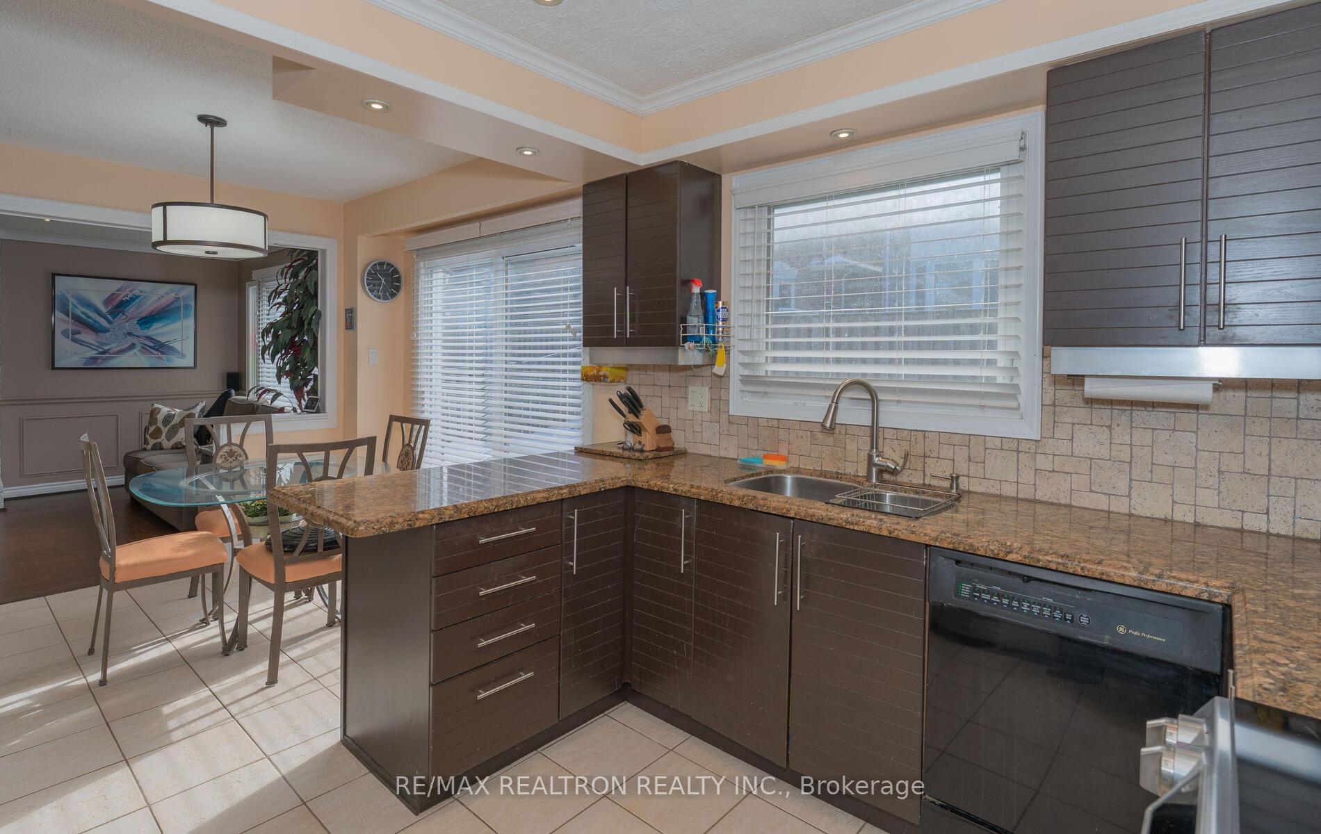 Photo 15 of 233 Spring Gate Boulevard, Vaughan, Crestwood-Springfarm-Yorkhill — HOMEH