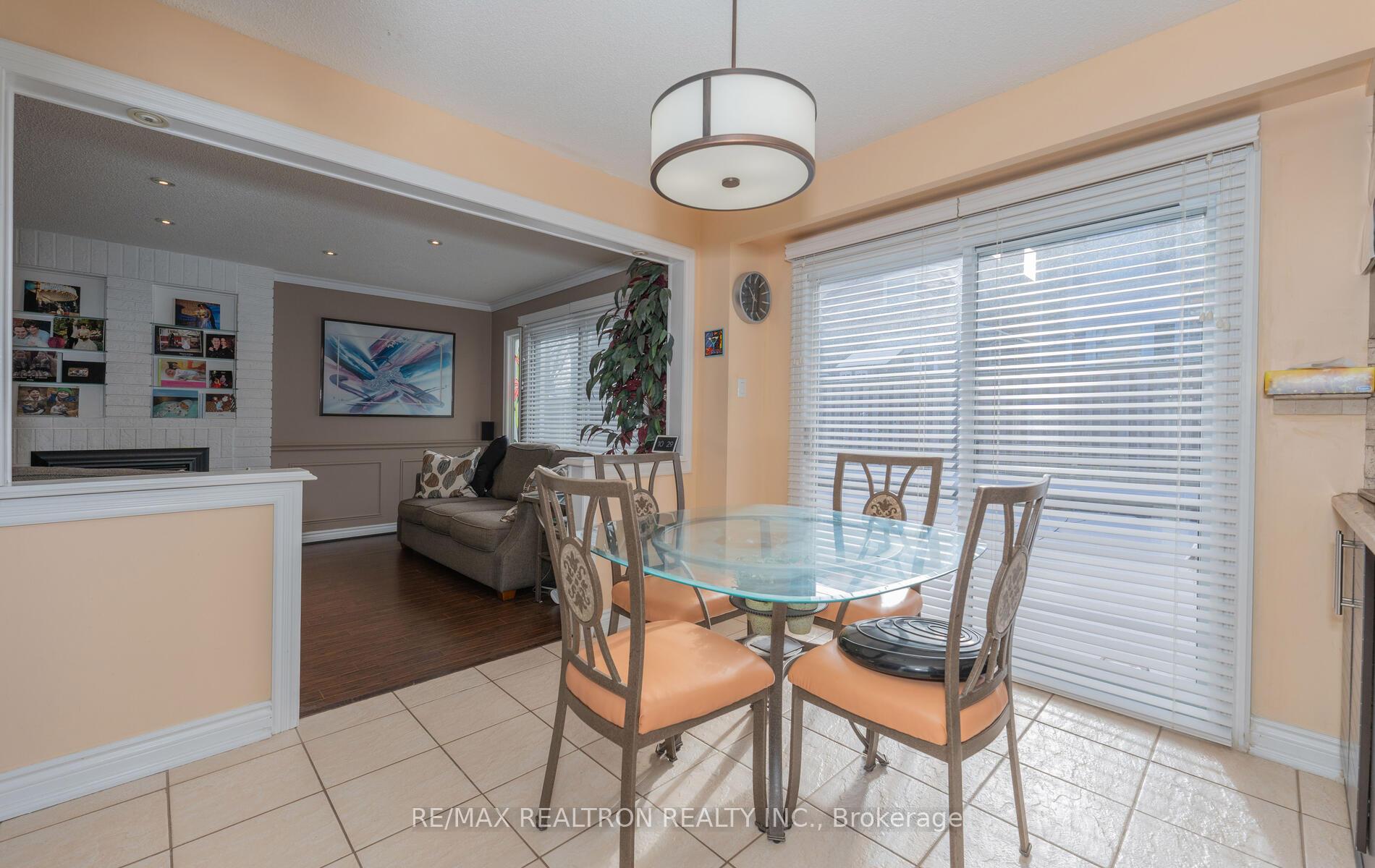 Photo 16 of 233 Spring Gate Boulevard, Vaughan, Crestwood-Springfarm-Yorkhill — HOMEH