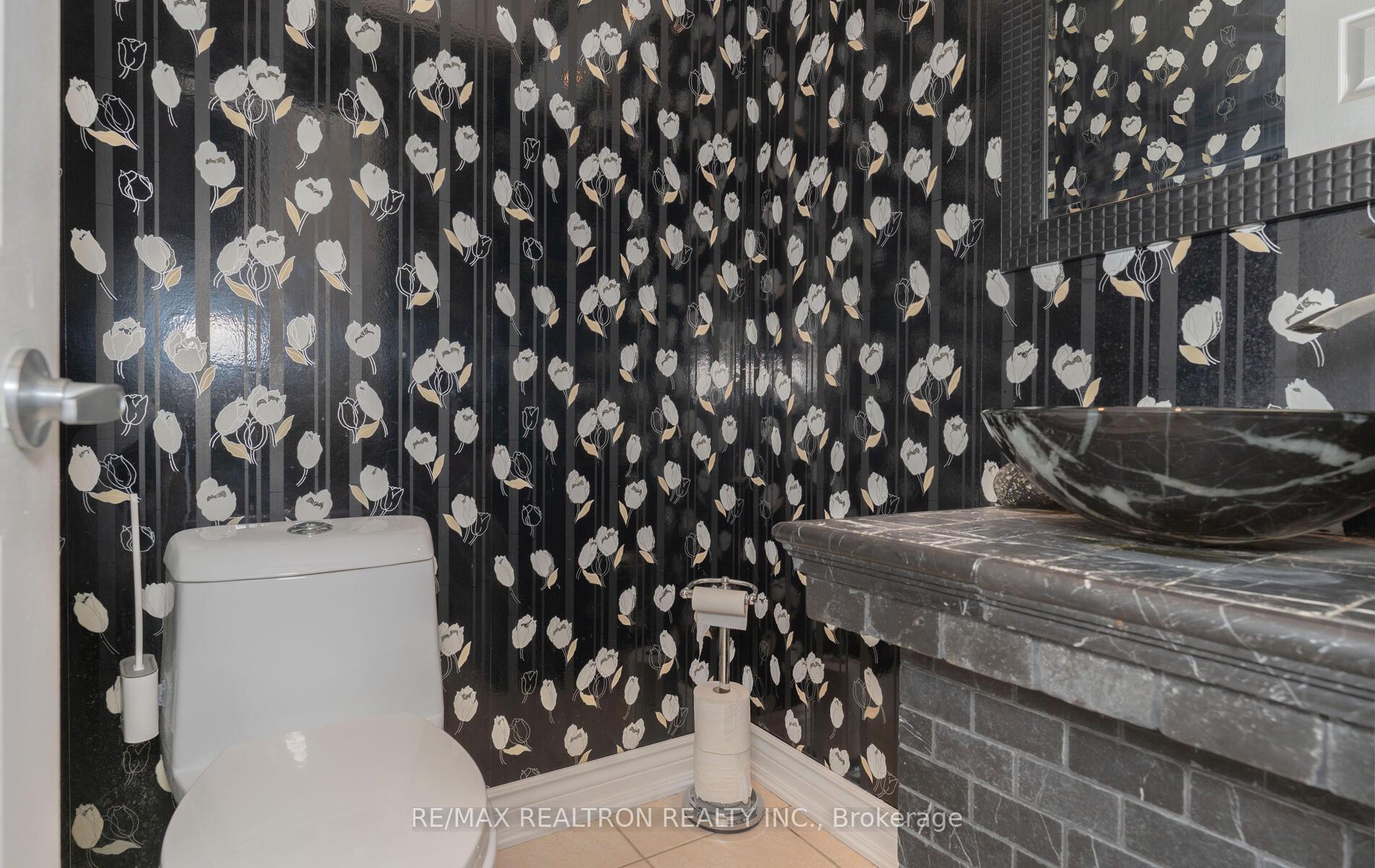 Photo 17 of 233 Spring Gate Boulevard, Vaughan, Crestwood-Springfarm-Yorkhill — HOMEH