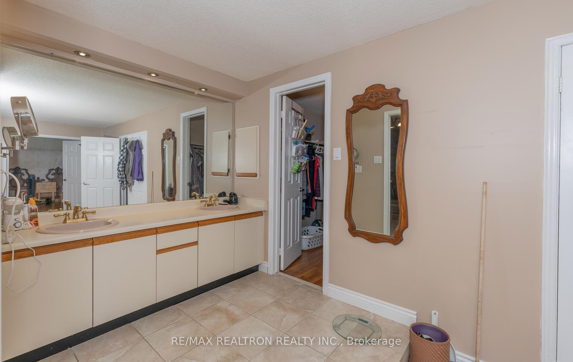Photo 20 of 233 Spring Gate Boulevard, Vaughan, Crestwood-Springfarm-Yorkhill — HOMEH