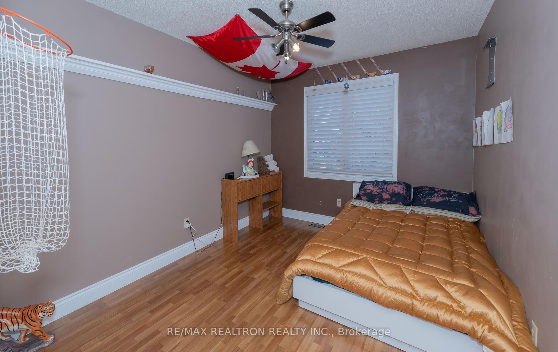 Photo 23 of 233 Spring Gate Boulevard, Vaughan, Crestwood-Springfarm-Yorkhill — HOMEH