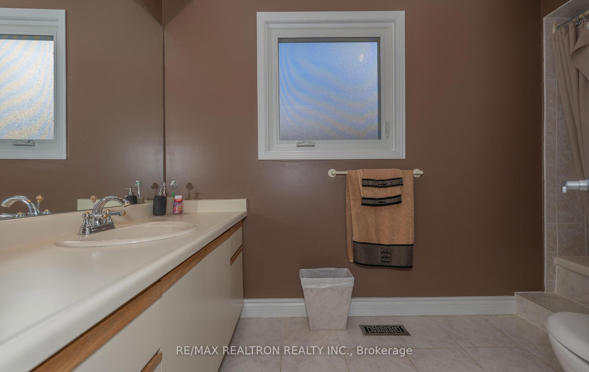 Photo 26 of 233 Spring Gate Boulevard, Vaughan, Crestwood-Springfarm-Yorkhill — HOMEH