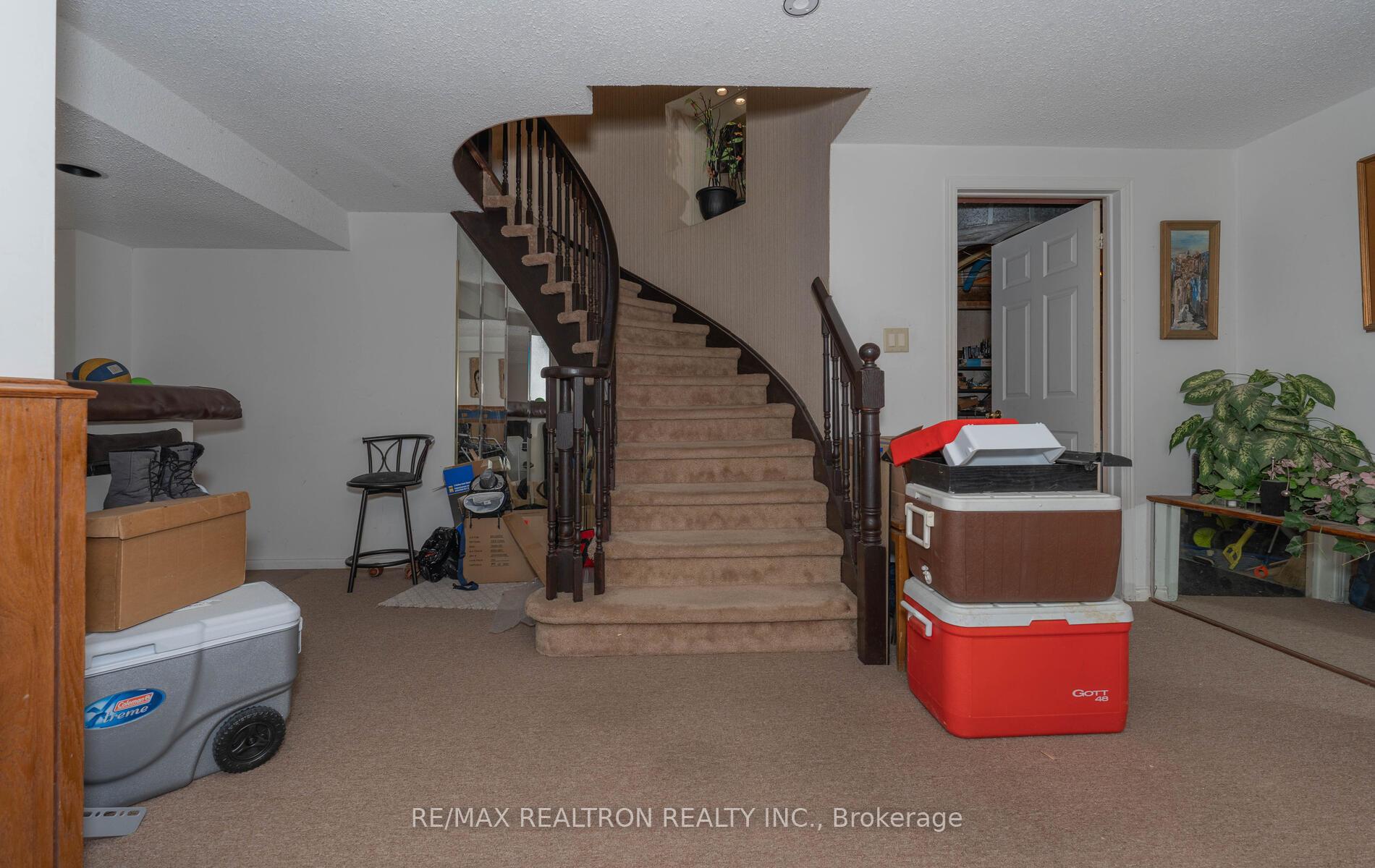 Photo 29 of 233 Spring Gate Boulevard, Vaughan, Crestwood-Springfarm-Yorkhill — HOMEH
