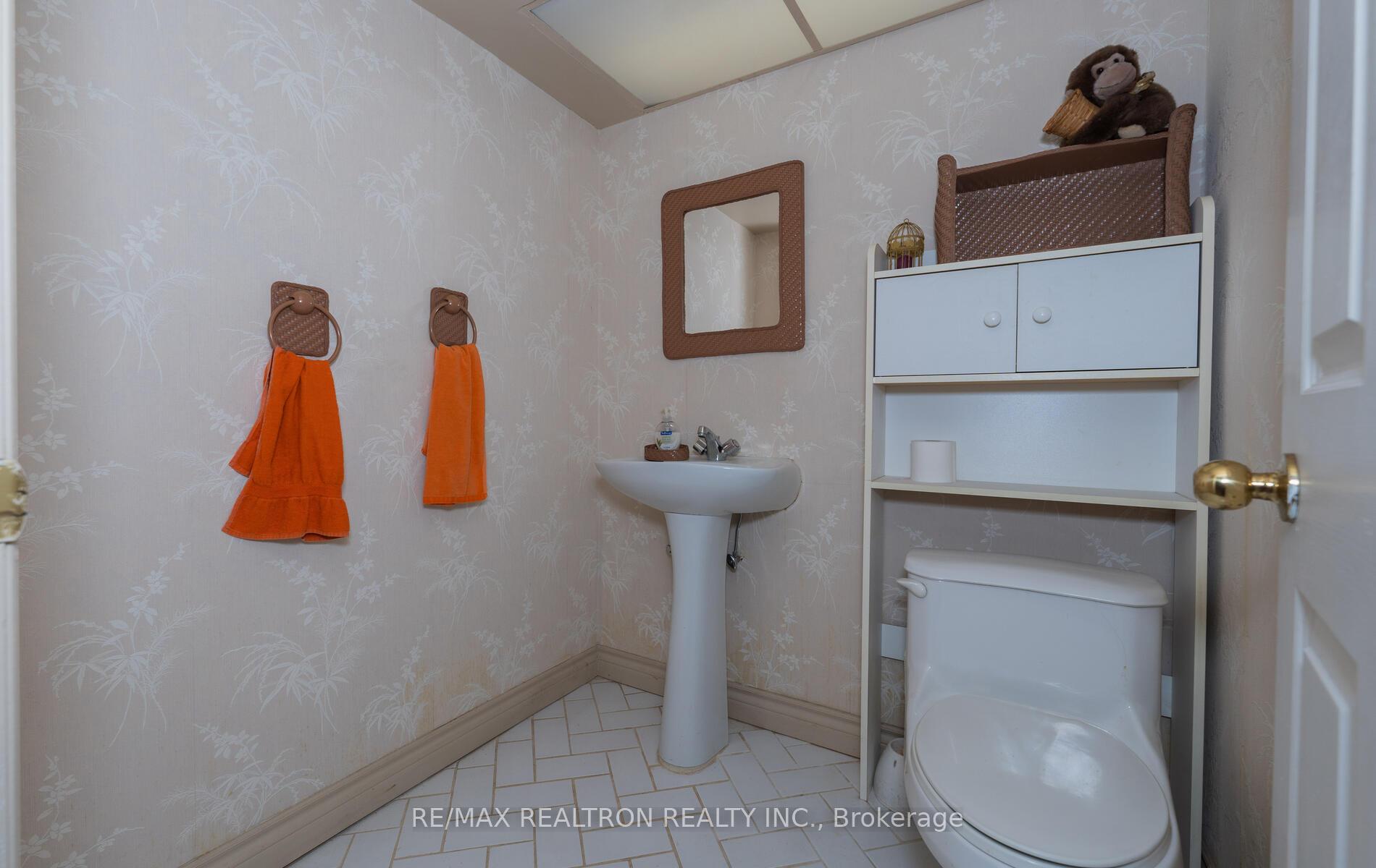 Photo 31 of 233 Spring Gate Boulevard, Vaughan, Crestwood-Springfarm-Yorkhill — HOMEH