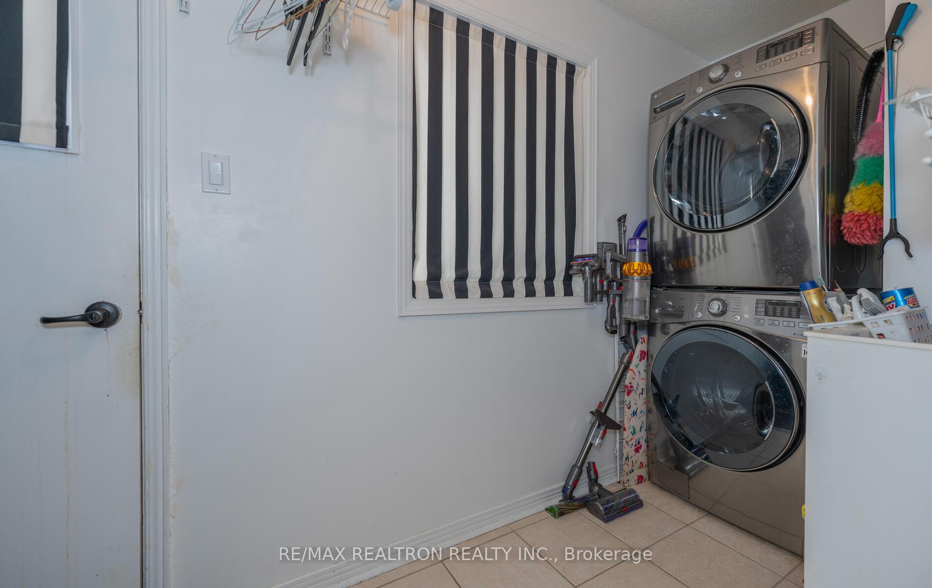 Photo 33 of 233 Spring Gate Boulevard, Vaughan, Crestwood-Springfarm-Yorkhill — HOMEH