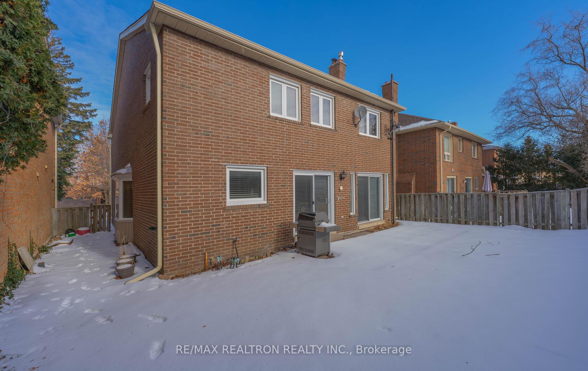 Photo 34 of 233 Spring Gate Boulevard, Vaughan, Crestwood-Springfarm-Yorkhill — HOMEH