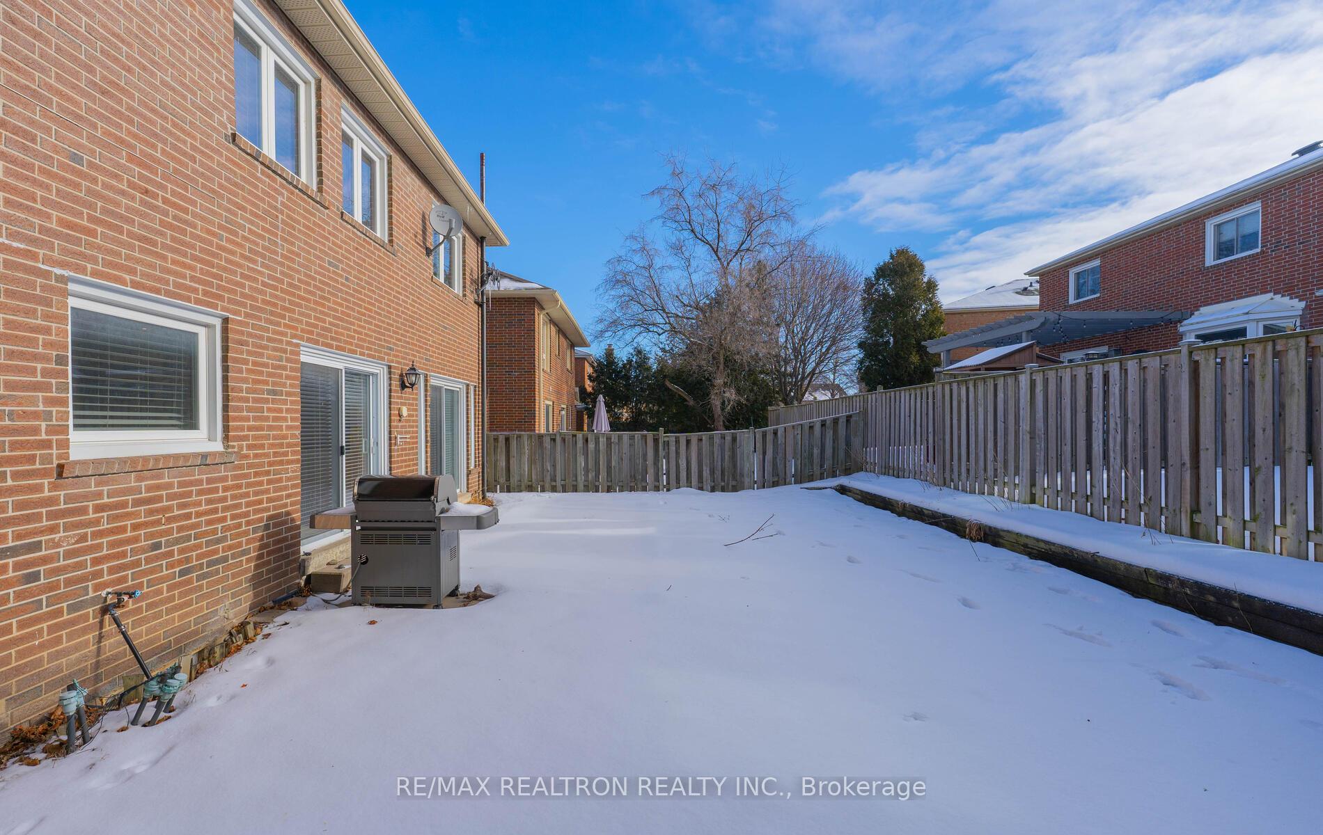Photo 35 of 233 Spring Gate Boulevard, Vaughan, Crestwood-Springfarm-Yorkhill — HOMEH