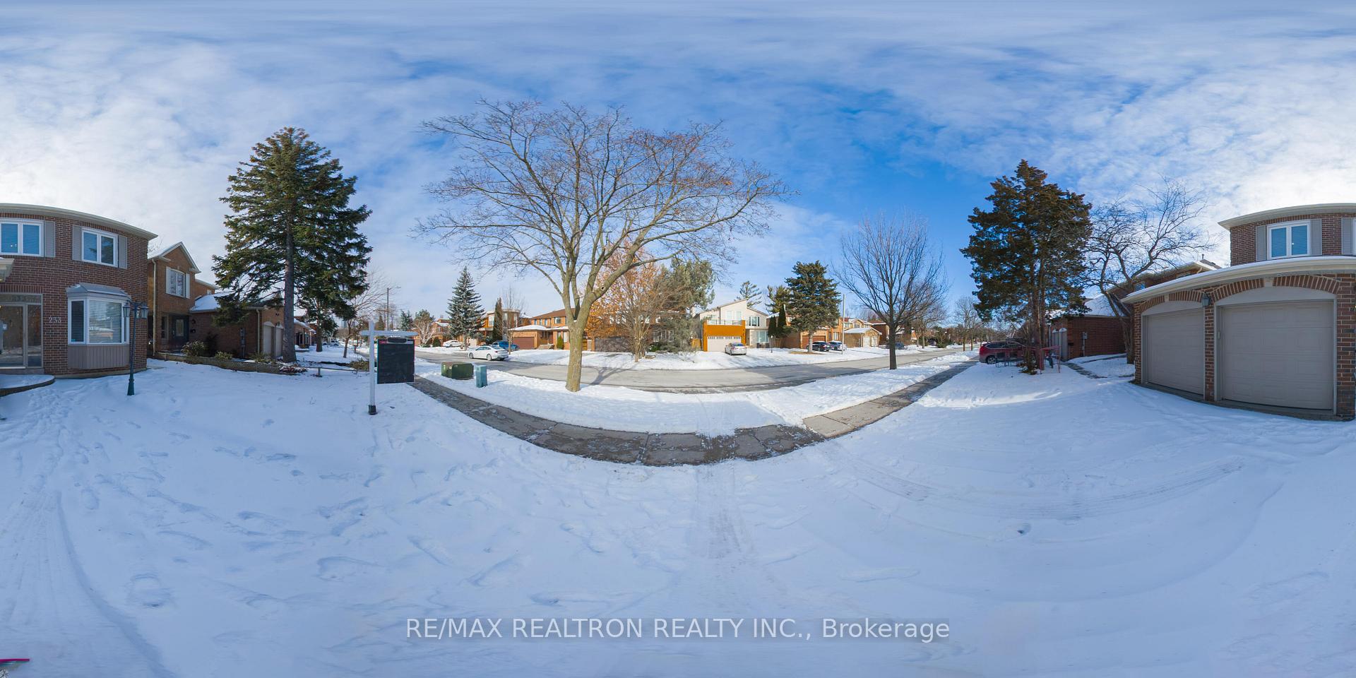 Photo 40 of 233 Spring Gate Boulevard, Vaughan, Crestwood-Springfarm-Yorkhill — HOMEH