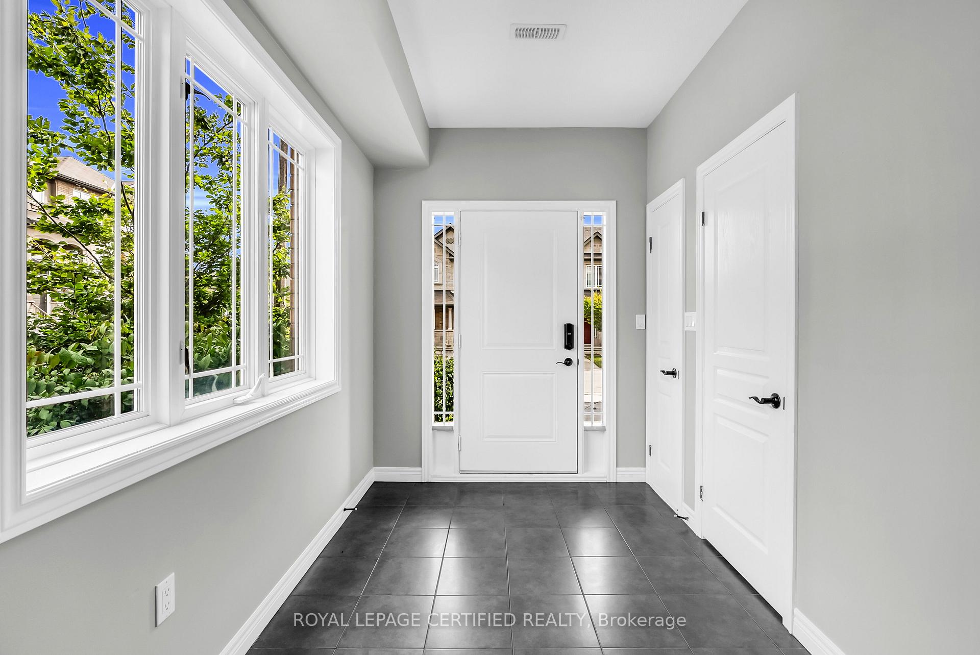 Photo 6 of 89 Bloom Crescent, Hamilton, Stoney Creek — HOMEH