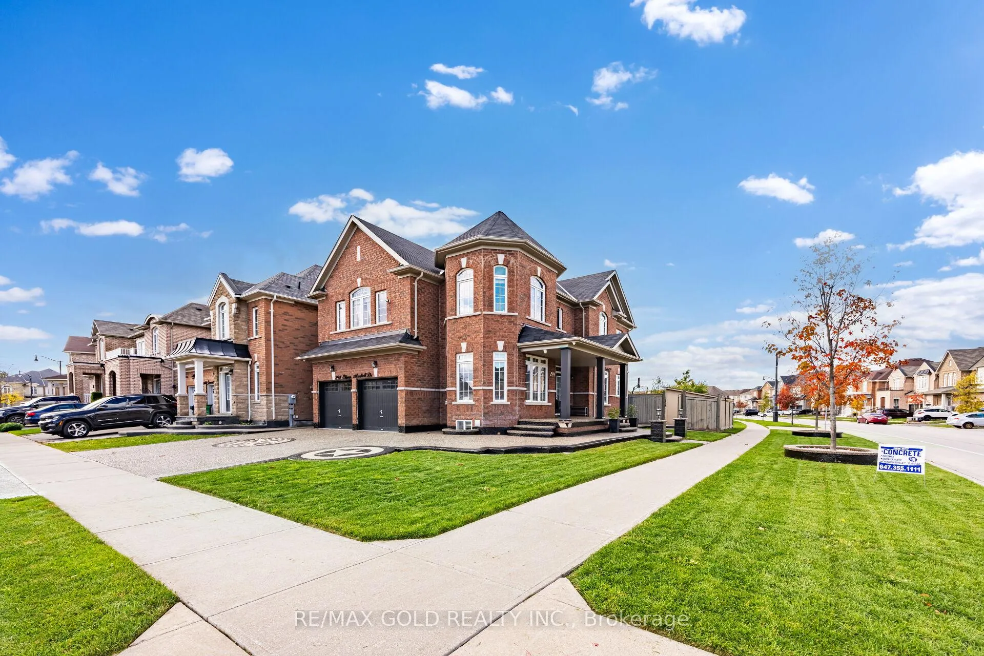 Photo 3 of 294 Elbern Markell Drive, Brampton, Credit Valley — HOMEH