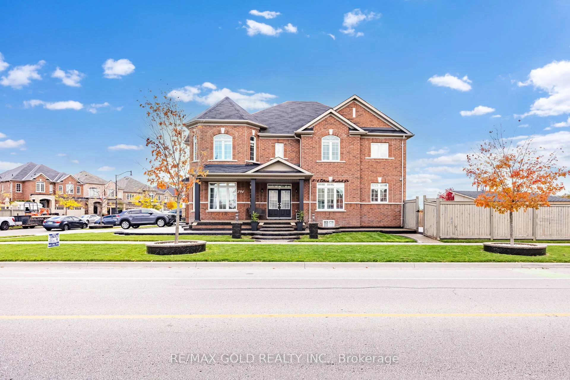 Photo 6 of 294 Elbern Markell Drive, Brampton, Credit Valley — HOMEH