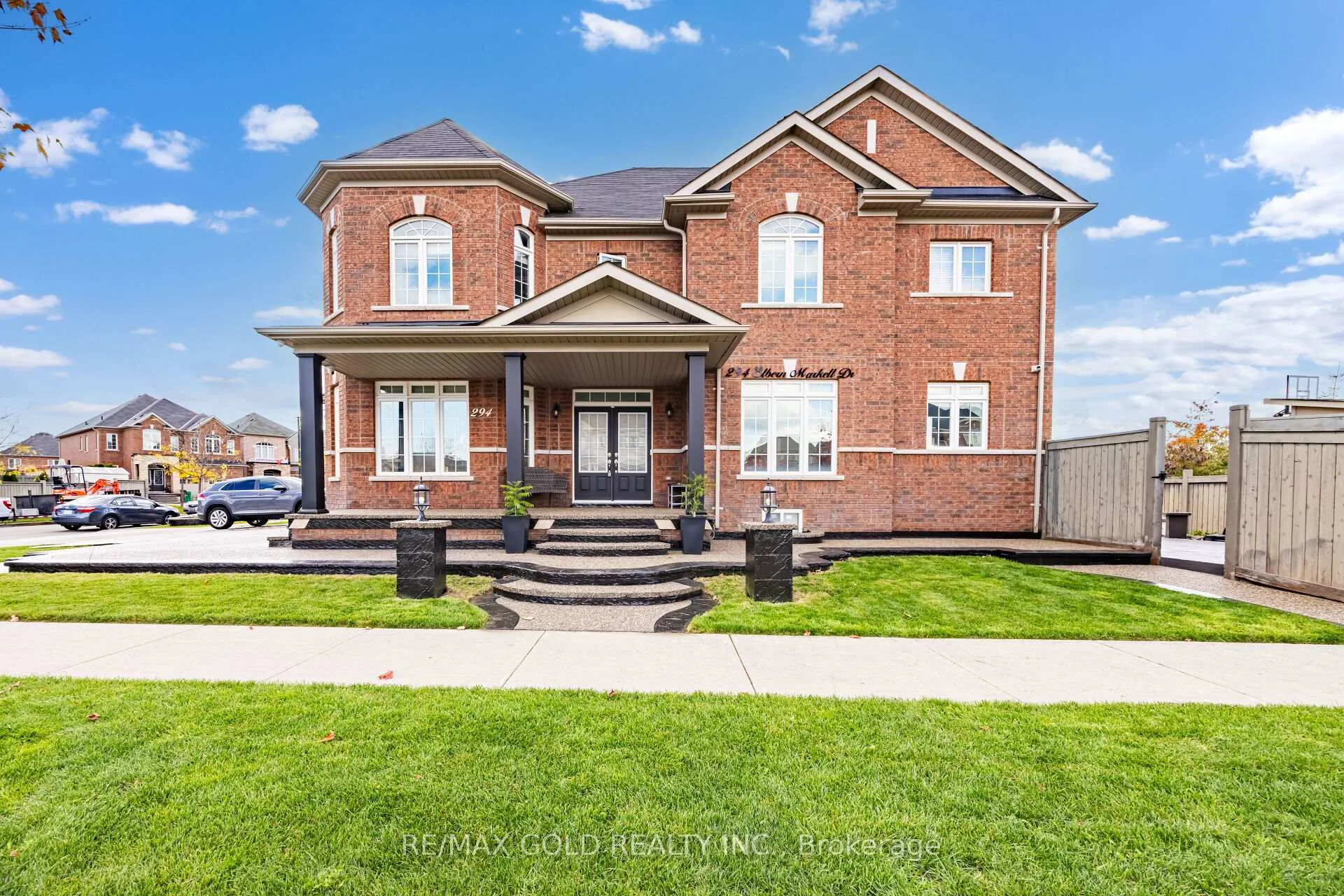 Photo 8 of 294 Elbern Markell Drive, Brampton, Credit Valley — HOMEH