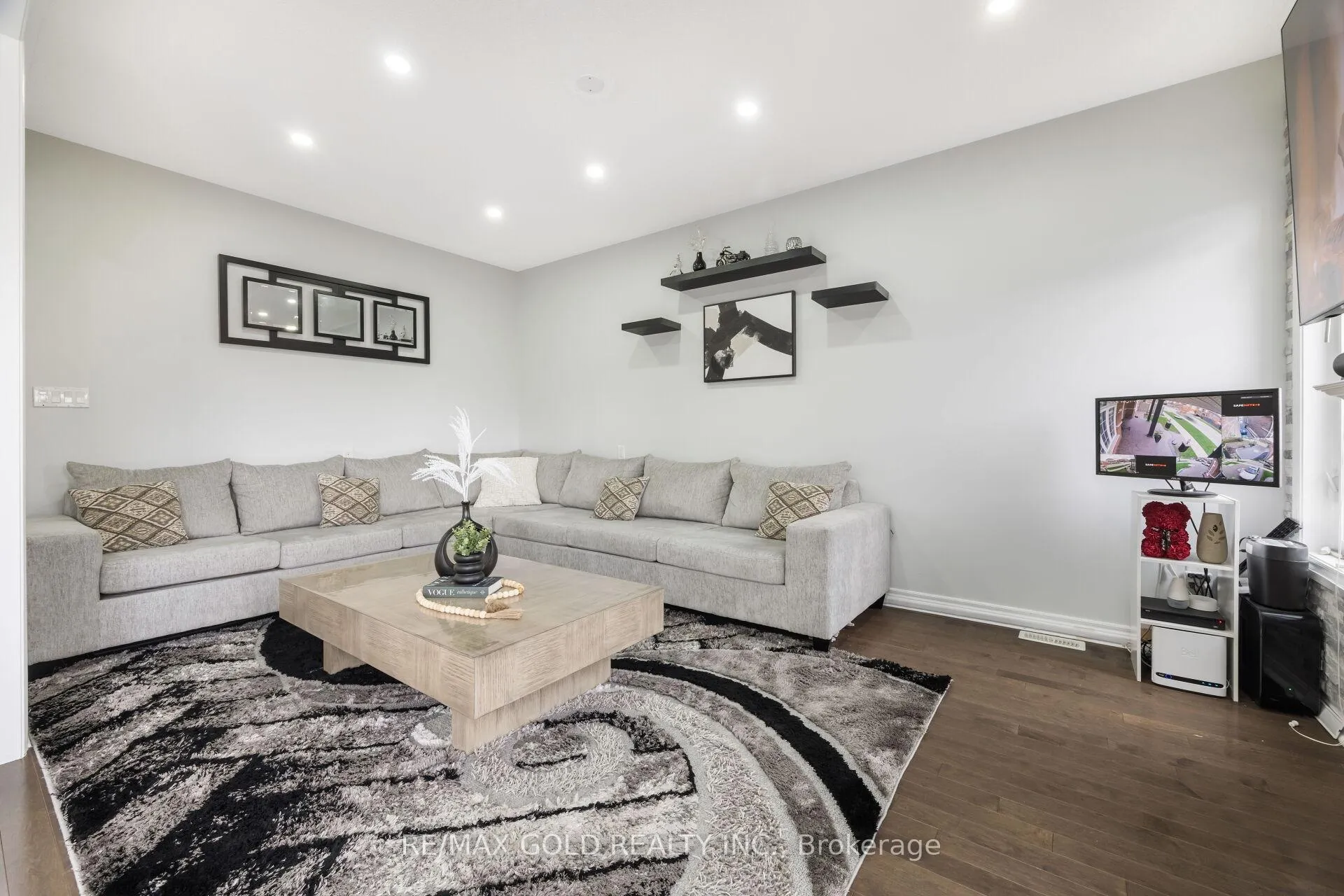 Photo 16 of 294 Elbern Markell Drive, Brampton, Credit Valley — HOMEH