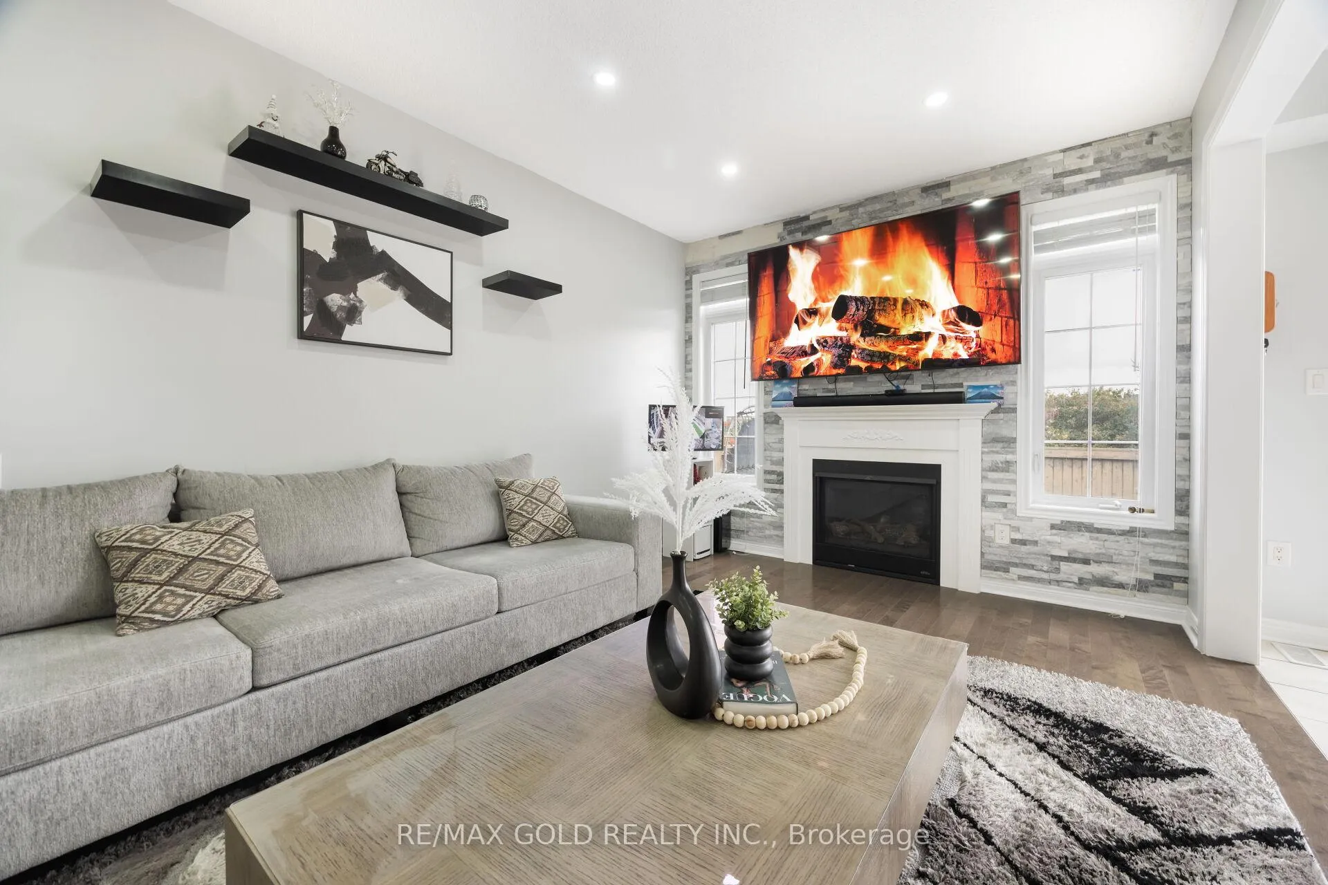 Photo 18 of 294 Elbern Markell Drive, Brampton, Credit Valley — HOMEH