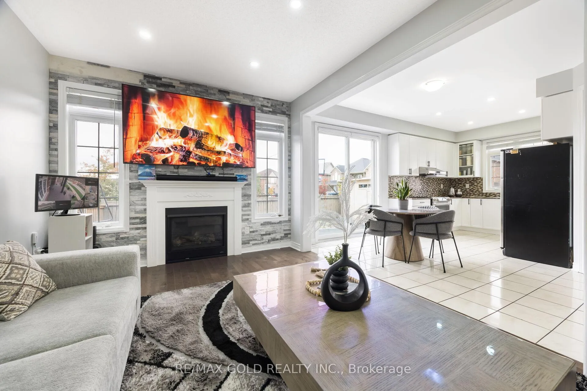 Photo 19 of 294 Elbern Markell Drive, Brampton, Credit Valley — HOMEH