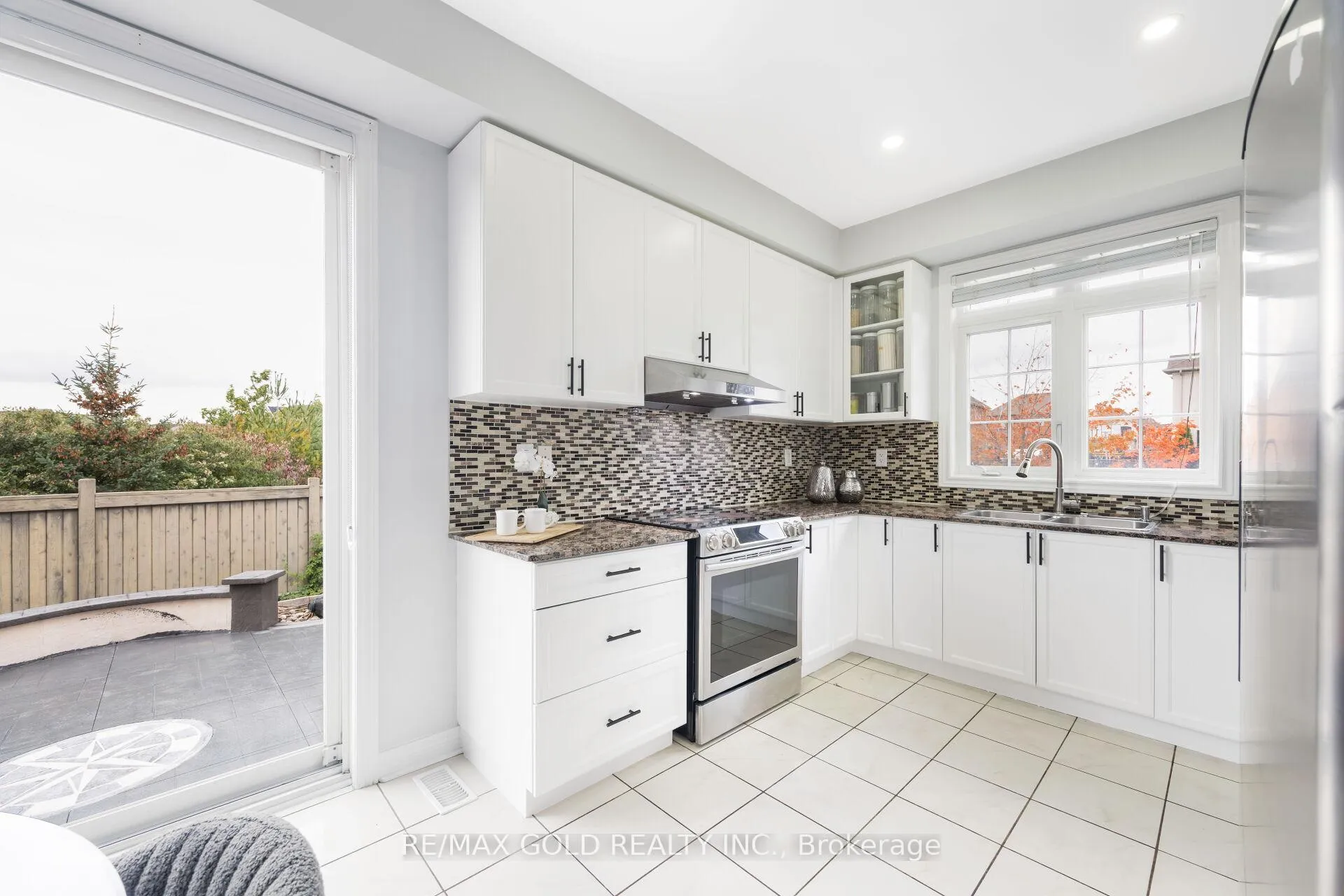Photo 26 of 294 Elbern Markell Drive, Brampton, Credit Valley — HOMEH