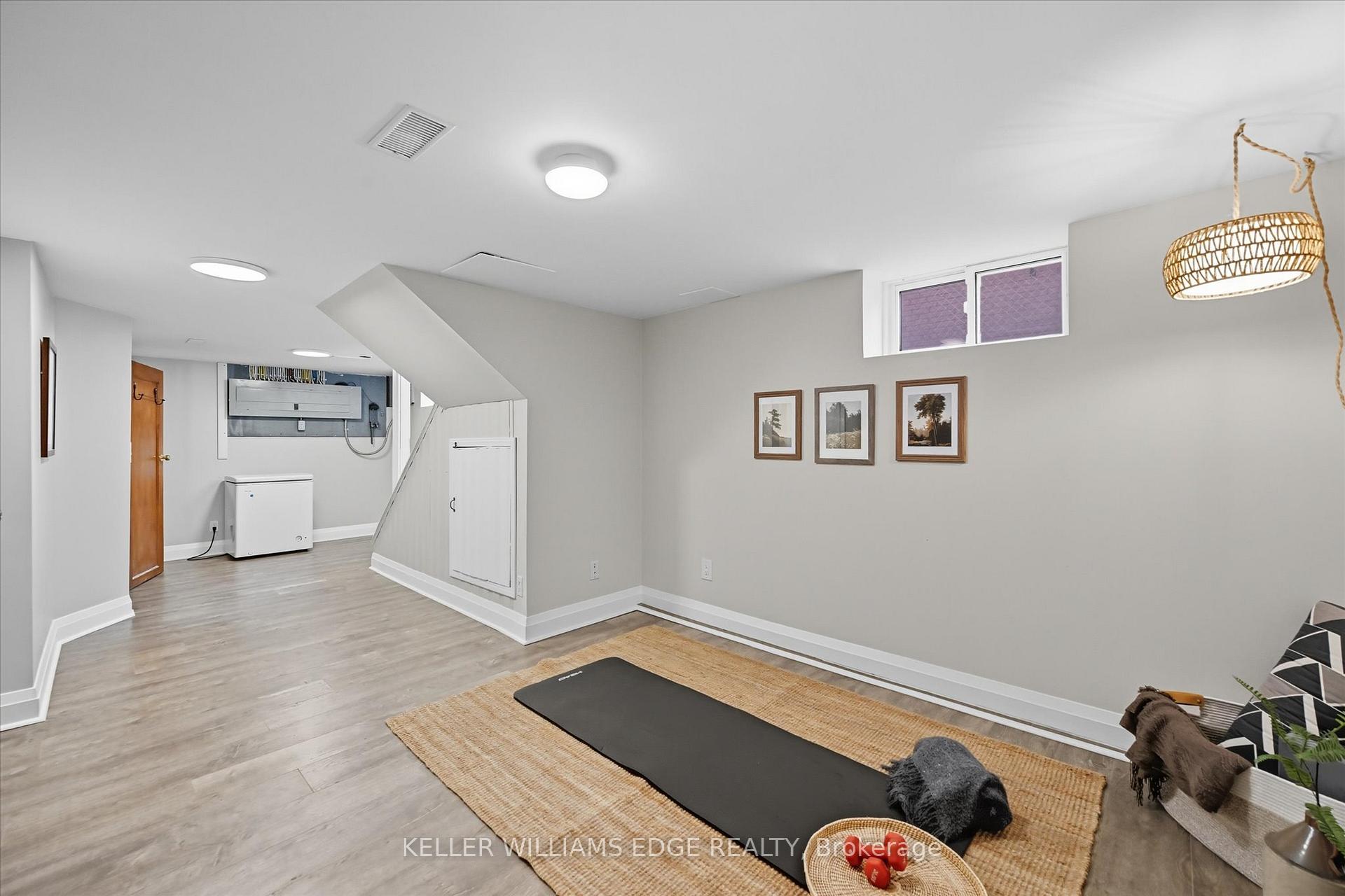 Photo 1 of 239 Rosslyn Avenue N, Hamilton, Crown Point — HOMEH
