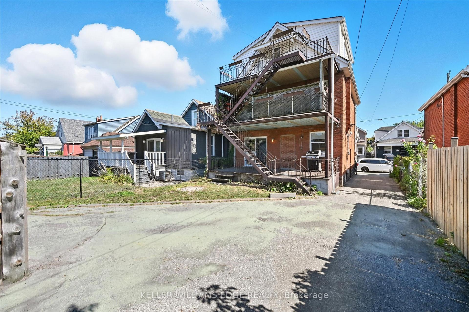 Photo 4 of 239 Rosslyn Avenue N, Hamilton, Crown Point — HOMEH