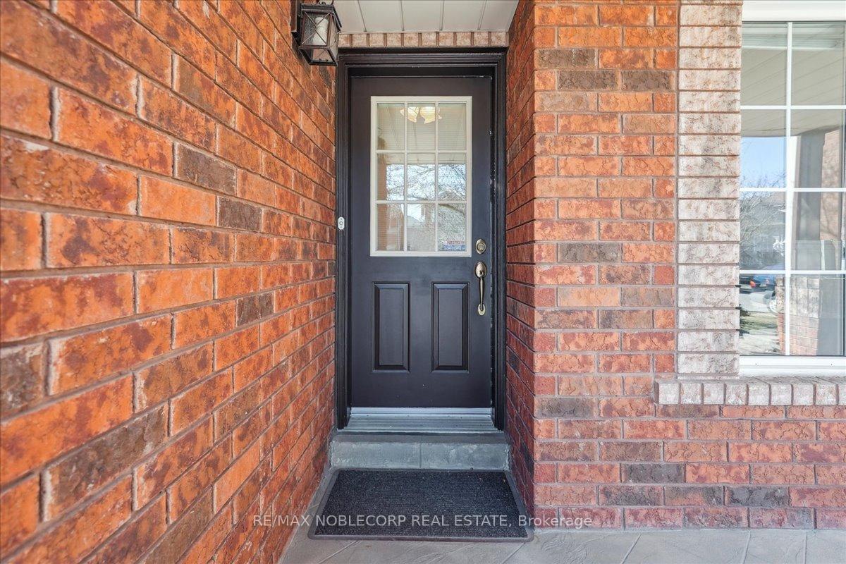 Photo 5 of 4 Cape Verde Way, Vaughan, Vellore Village — HOMEH