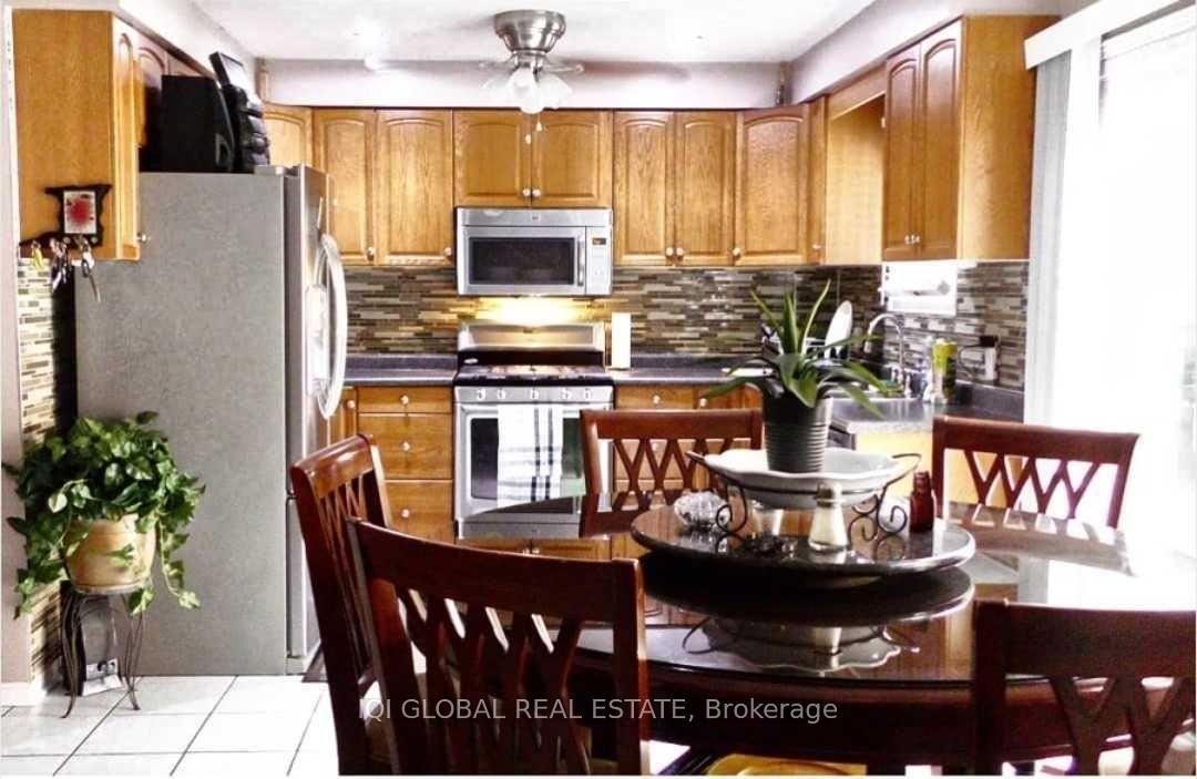 Photo 5 of 72 Magill Drive, Ajax, Central — HOMEH