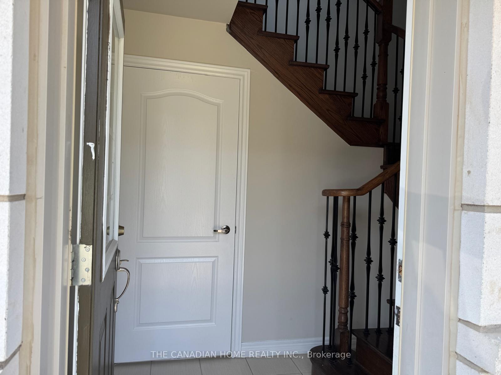 Photo 5 of 54 Hashmi Place, Brampton, Credit Valley — HOMEH