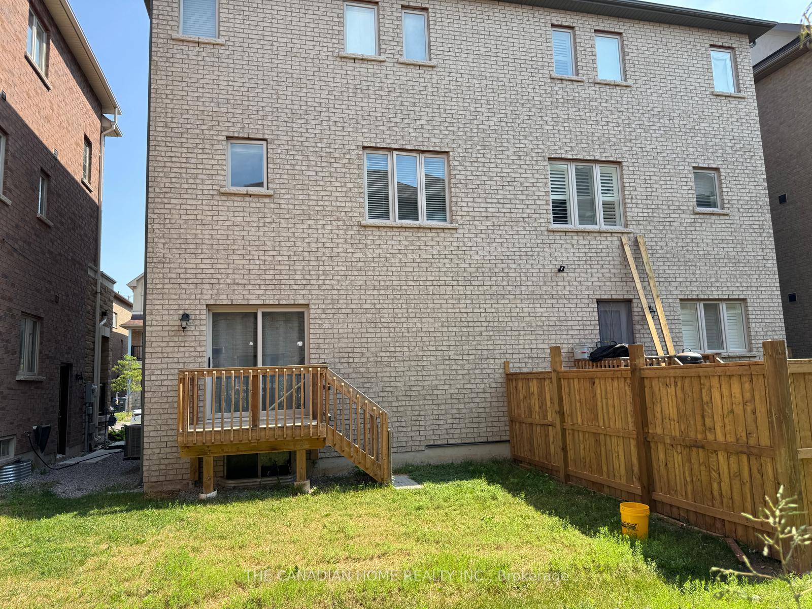 Photo 9 of 54 Hashmi Place, Brampton, Credit Valley — HOMEH