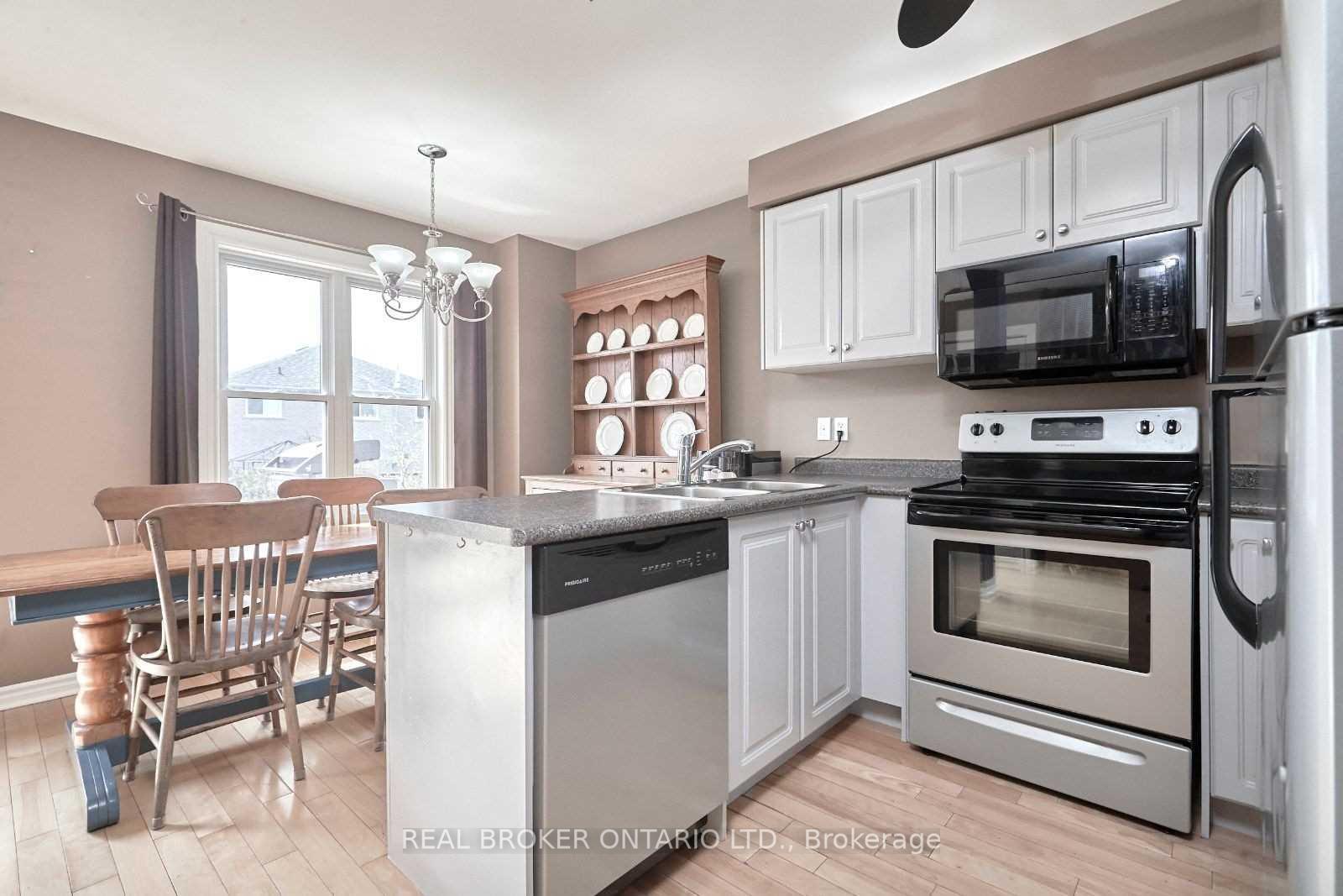 Photo 3 of 41 Darcel Crescent, Barrie, East Bayfield — HOMEH