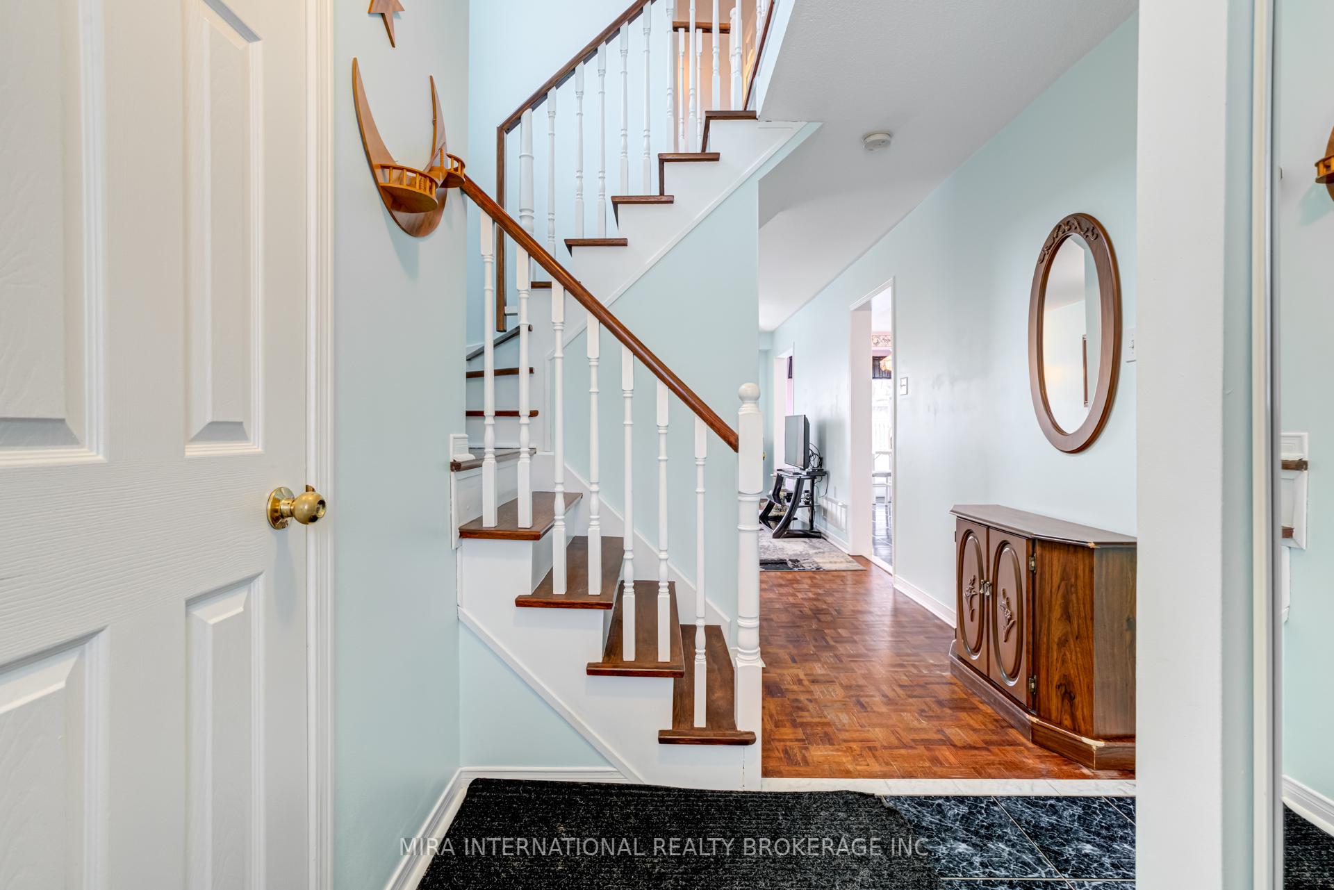 Photo 3 of 64 Roseheath Drive, Vaughan, Maple — HOMEH