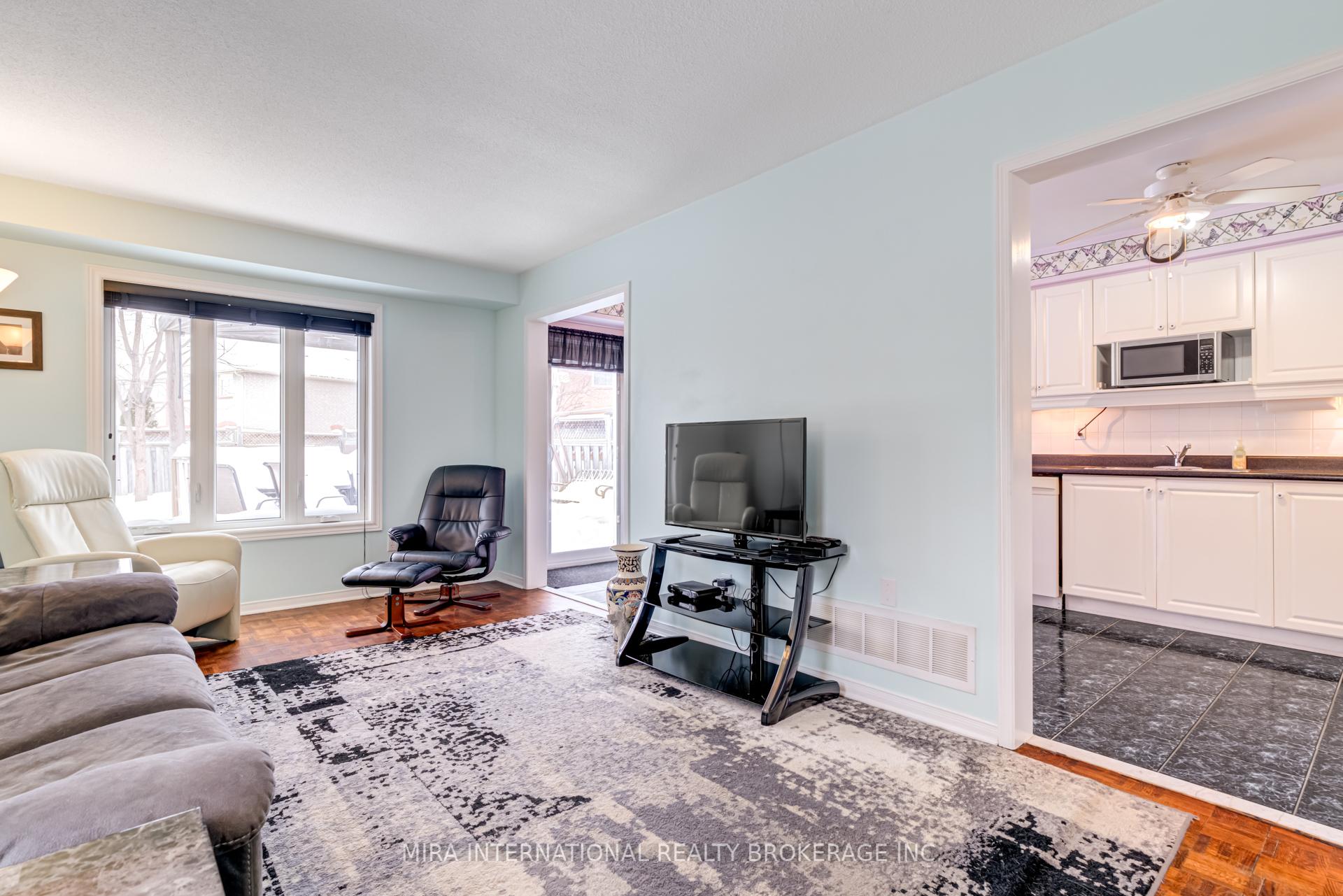 Photo 6 of 64 Roseheath Drive, Vaughan, Maple — HOMEH
