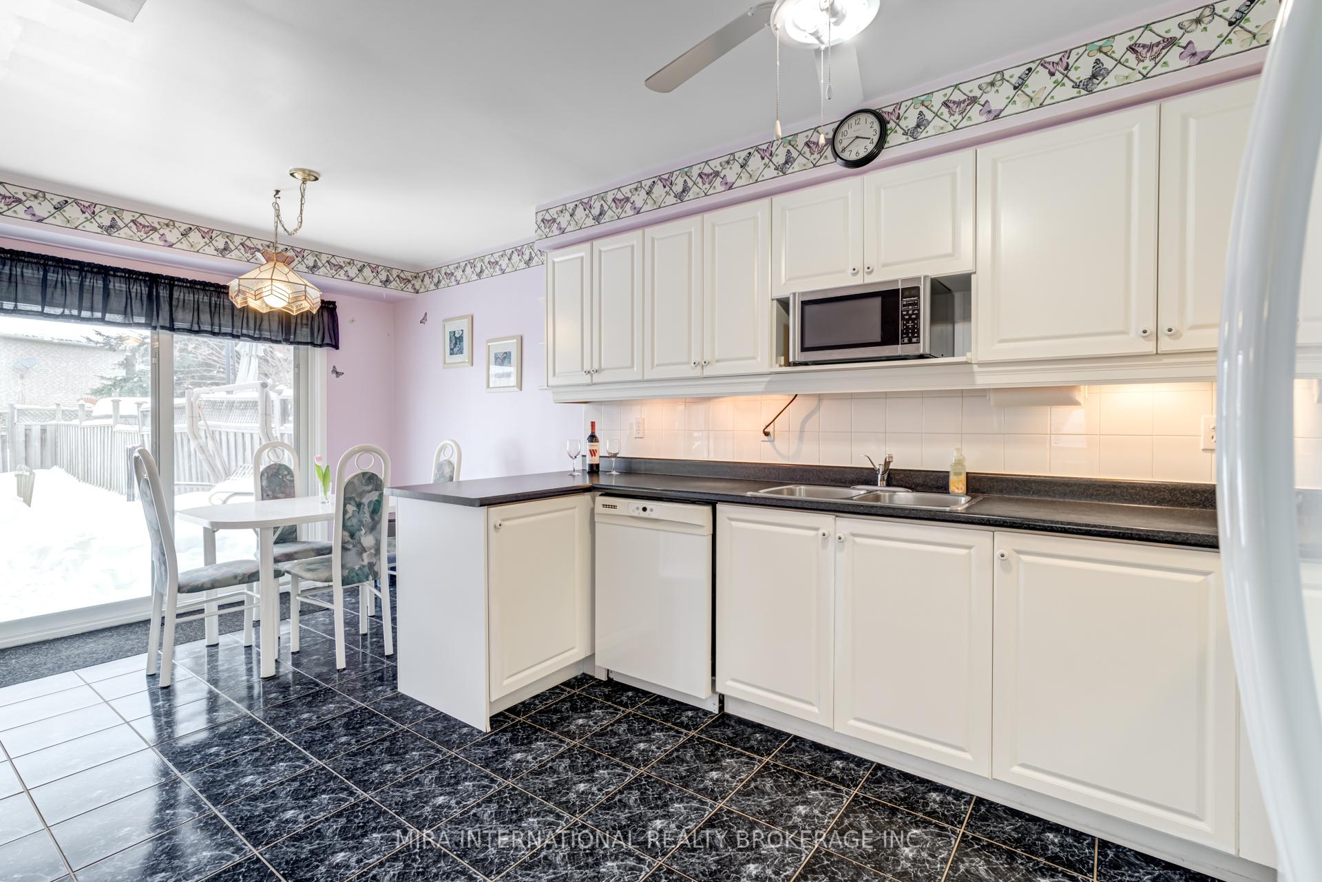 Photo 7 of 64 Roseheath Drive, Vaughan, Maple — HOMEH