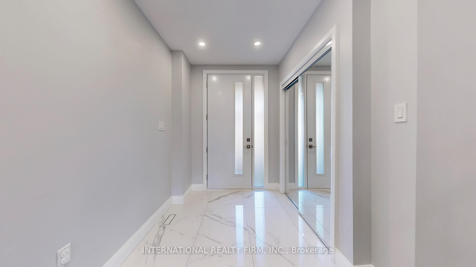 Photo 4 of 31 Haymer Drive, Vaughan, Maple — HOMEH