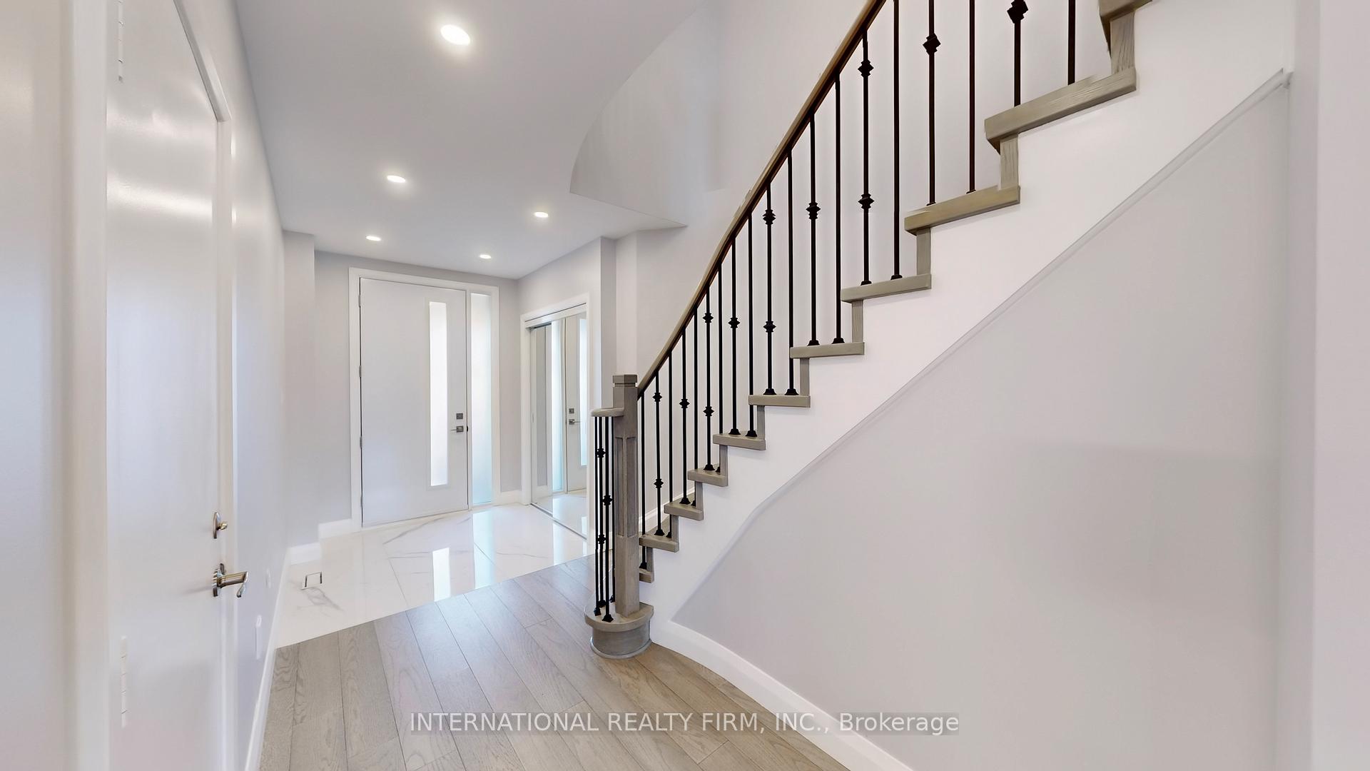 Photo 5 of 31 Haymer Drive, Vaughan, Maple — HOMEH