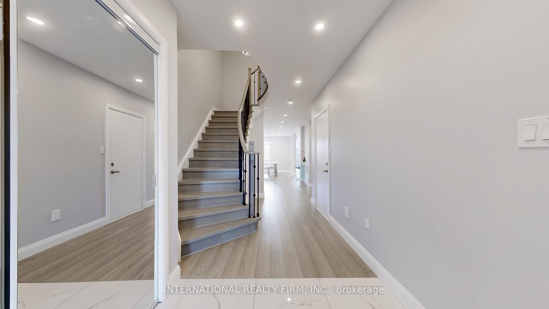 Photo 6 of 31 Haymer Drive, Vaughan, Maple — HOMEH