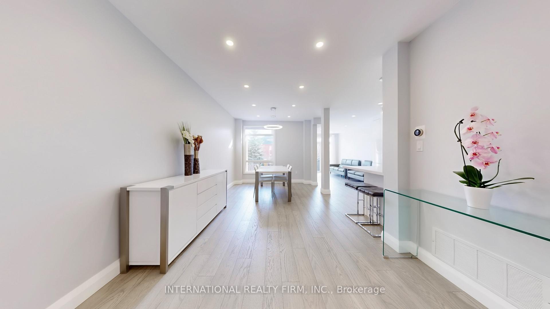 Photo 7 of 31 Haymer Drive, Vaughan, Maple — HOMEH