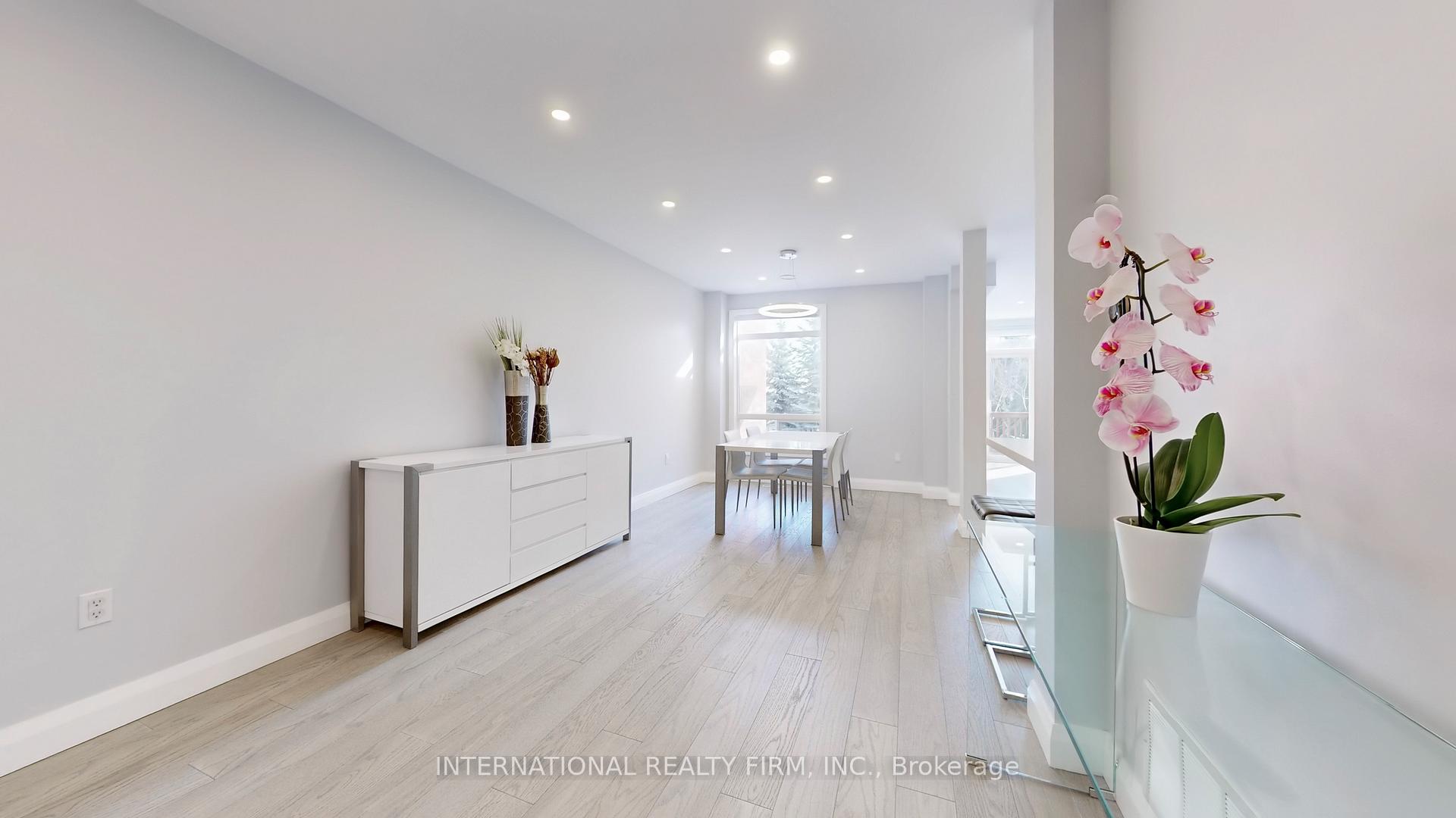 Photo 8 of 31 Haymer Drive, Vaughan, Maple — HOMEH
