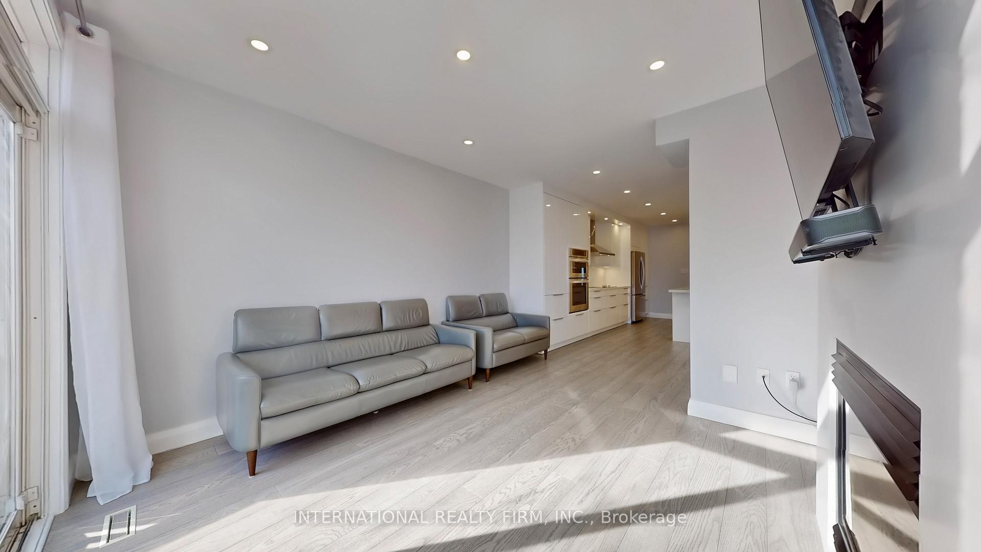 Photo 12 of 31 Haymer Drive, Vaughan, Maple — HOMEH