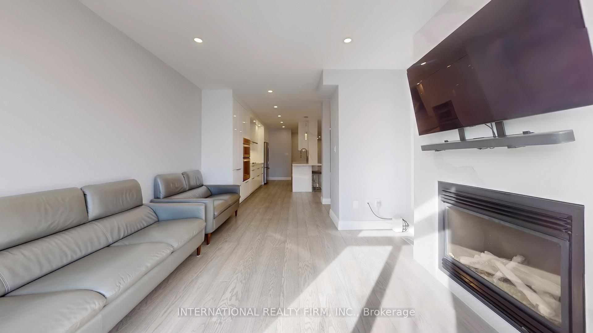 Photo 13 of 31 Haymer Drive, Vaughan, Maple — HOMEH