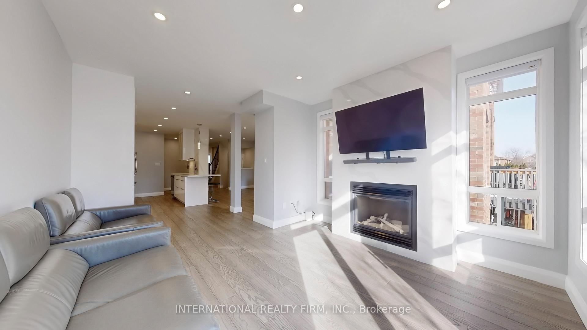 Photo 14 of 31 Haymer Drive, Vaughan, Maple — HOMEH